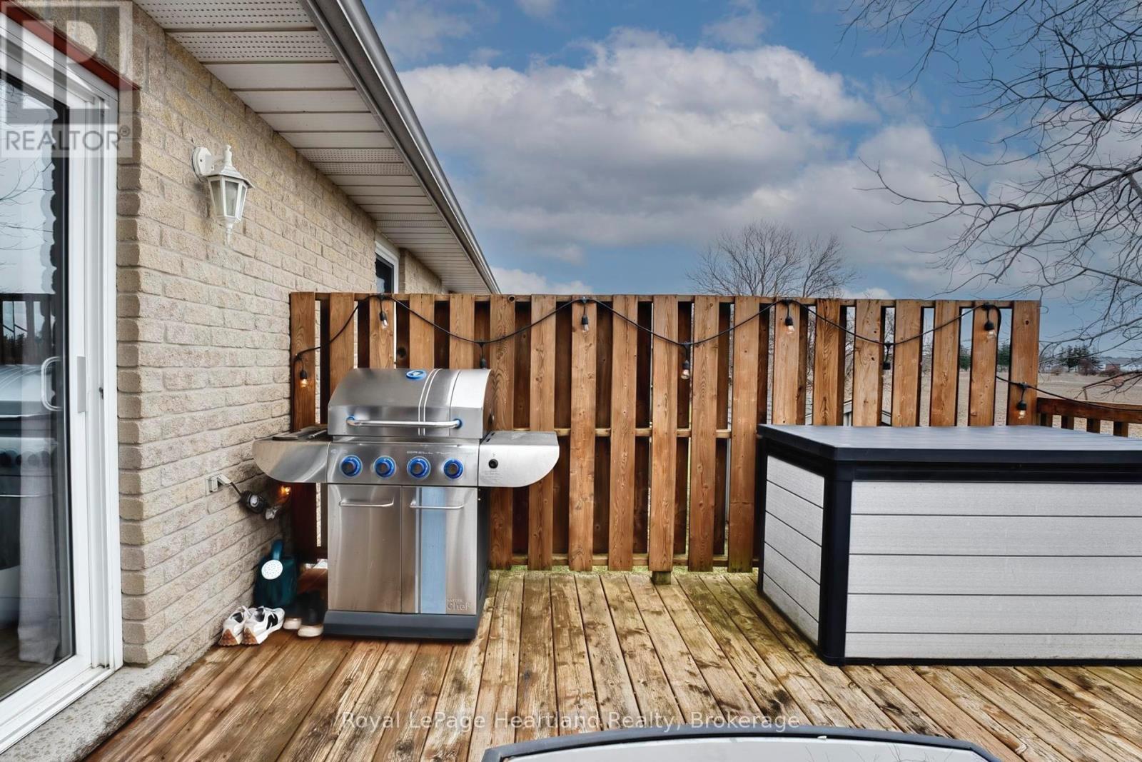 25 Lee Crescent, Goderich (Goderich (Town)), ON - Outdoor With Exterior