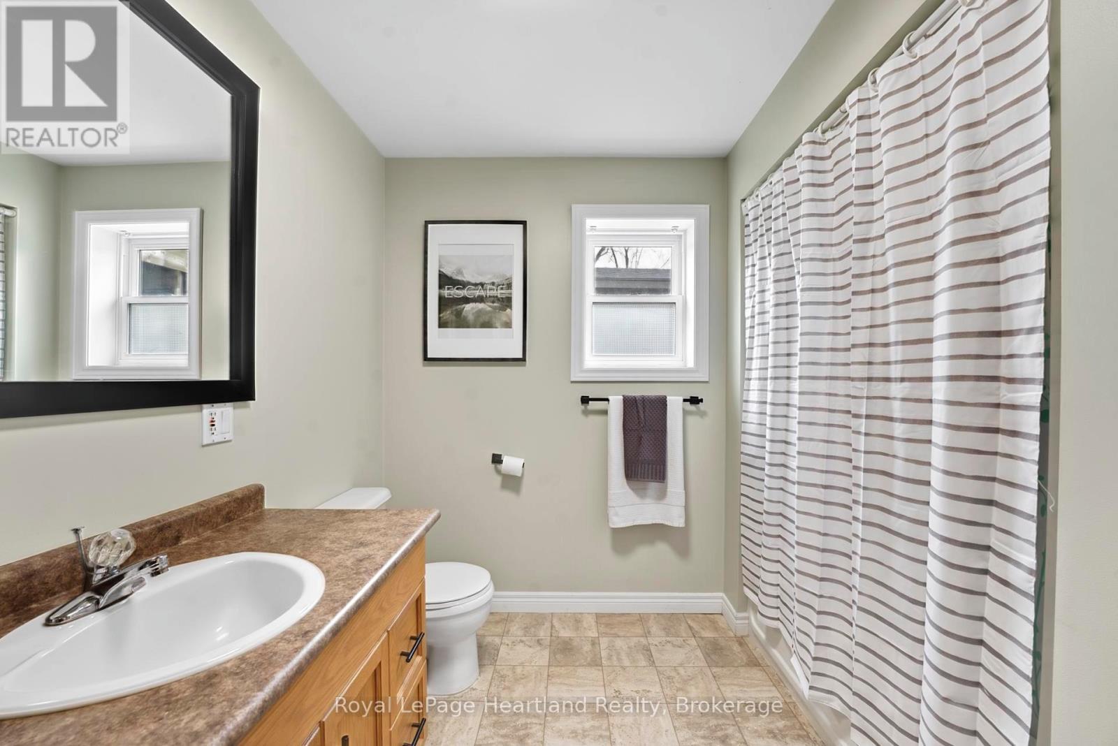 25 Lee Crescent, Goderich (Goderich (Town)), ON - Indoor Photo Showing Bathroom