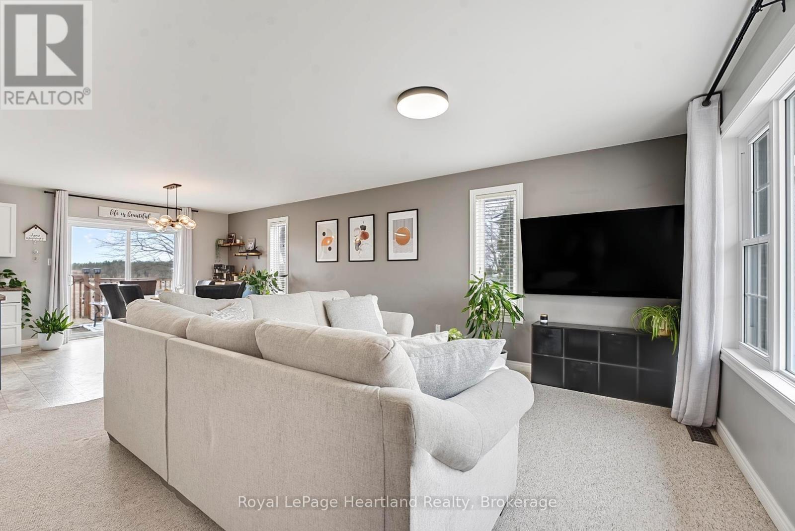 25 Lee Crescent, Goderich (Goderich (Town)), ON - Indoor Photo Showing Living Room
