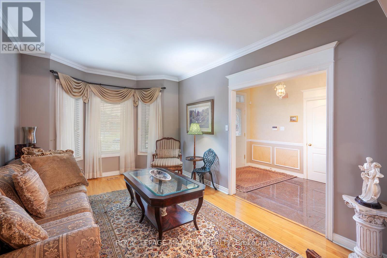 14 Mustang Road, Vaughan, ON - Indoor Photo Showing Living Room