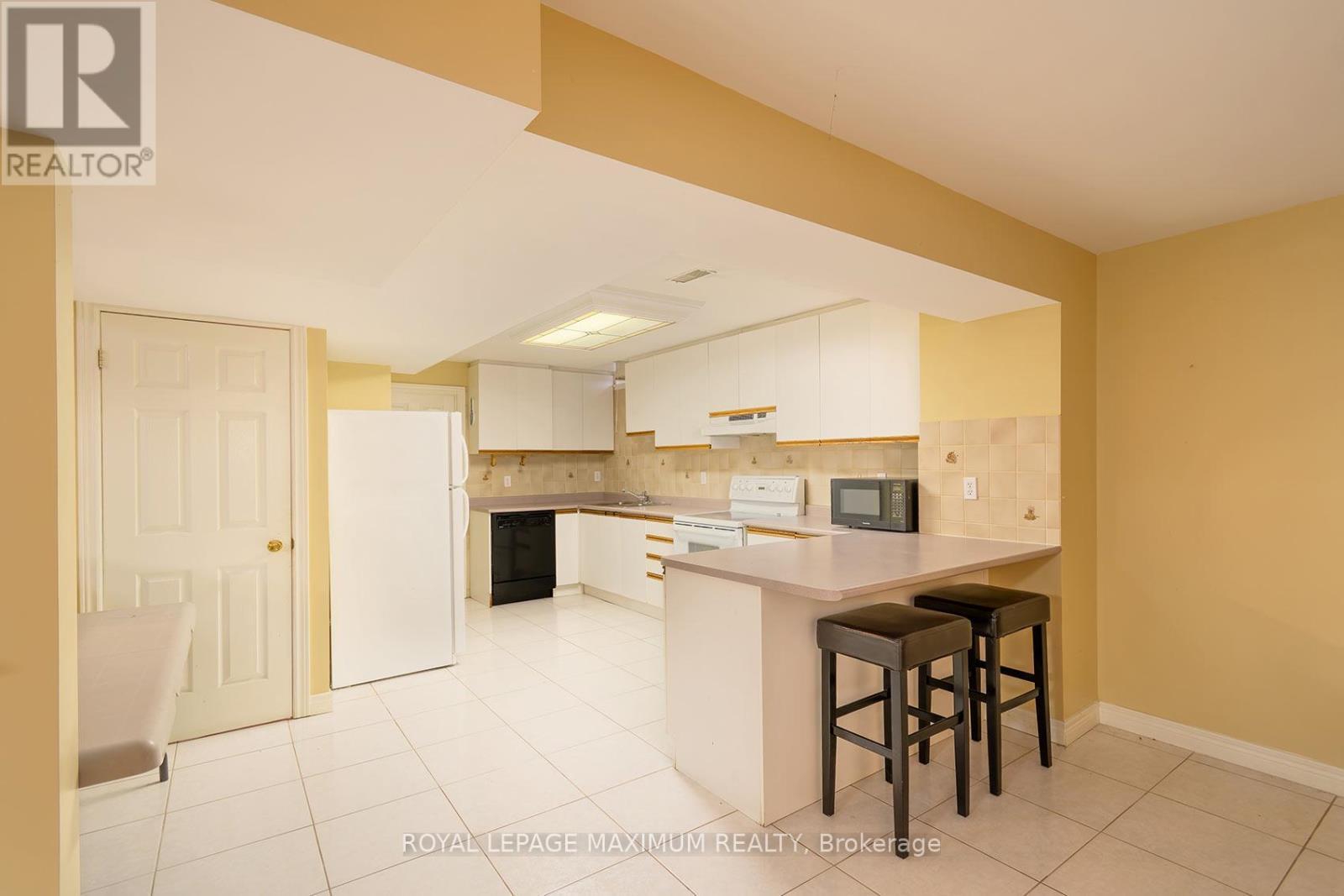 14 Mustang Road, Vaughan, ON - Indoor Photo Showing Kitchen