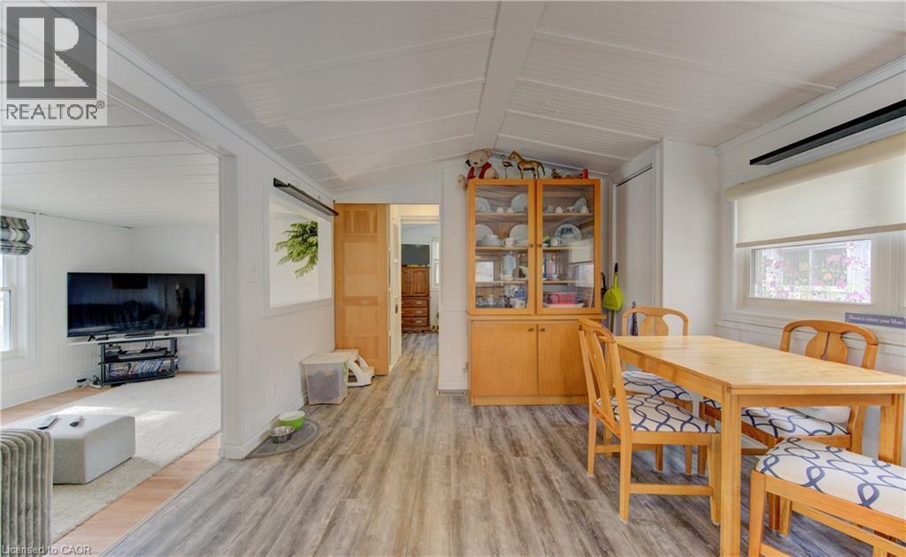Dining area featuring light wood-style floors - 580 Beaver Creek Road Unit# 11, Waterloo, ON - Indoor