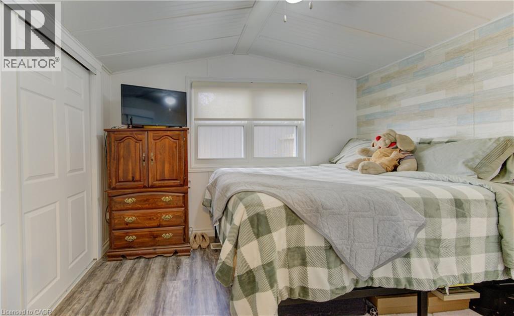 Bedroom with light wood-style floors, a closet, and a ceiling fan - 580 Beaver Creek Road Unit# 11, Waterloo, ON - Indoor Photo Showing Bedroom