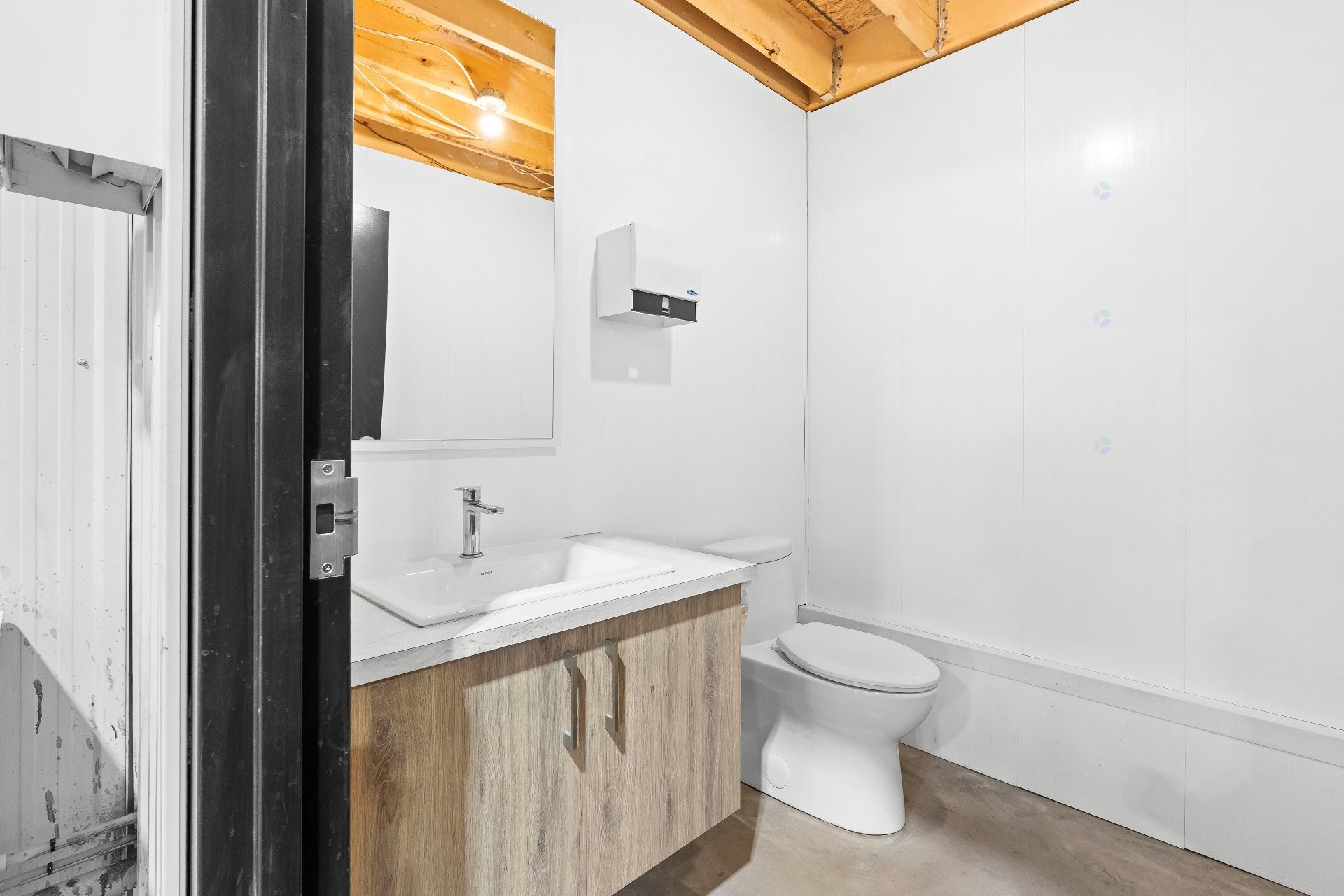 Powder room - 307 Rue Du Camionneur, Saint-Isidore, QC - Indoor Photo Showing Bathroom