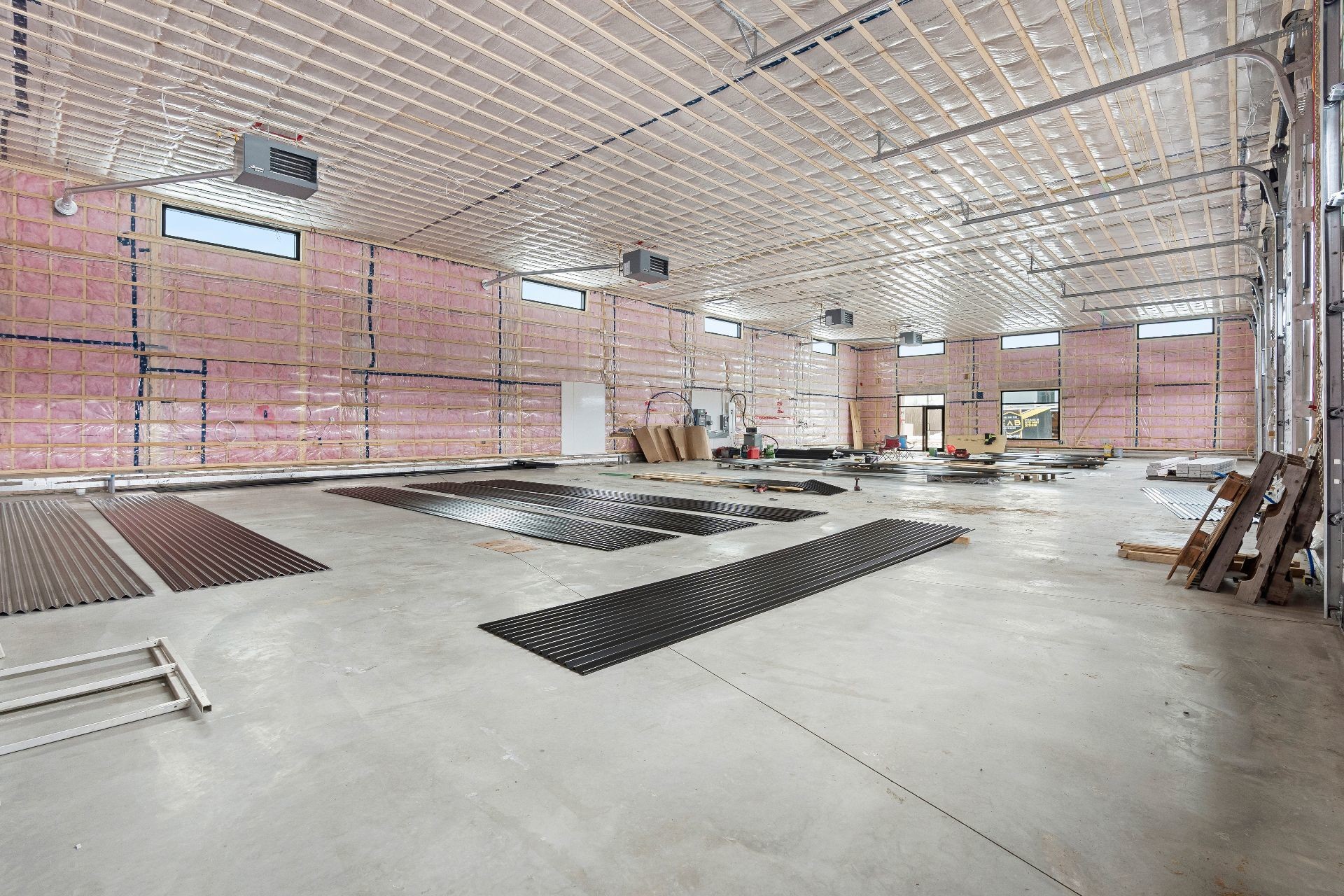 Interior - 305 Rue Du Camionneur, Saint-Isidore, QC - Indoor Photo Showing Garage