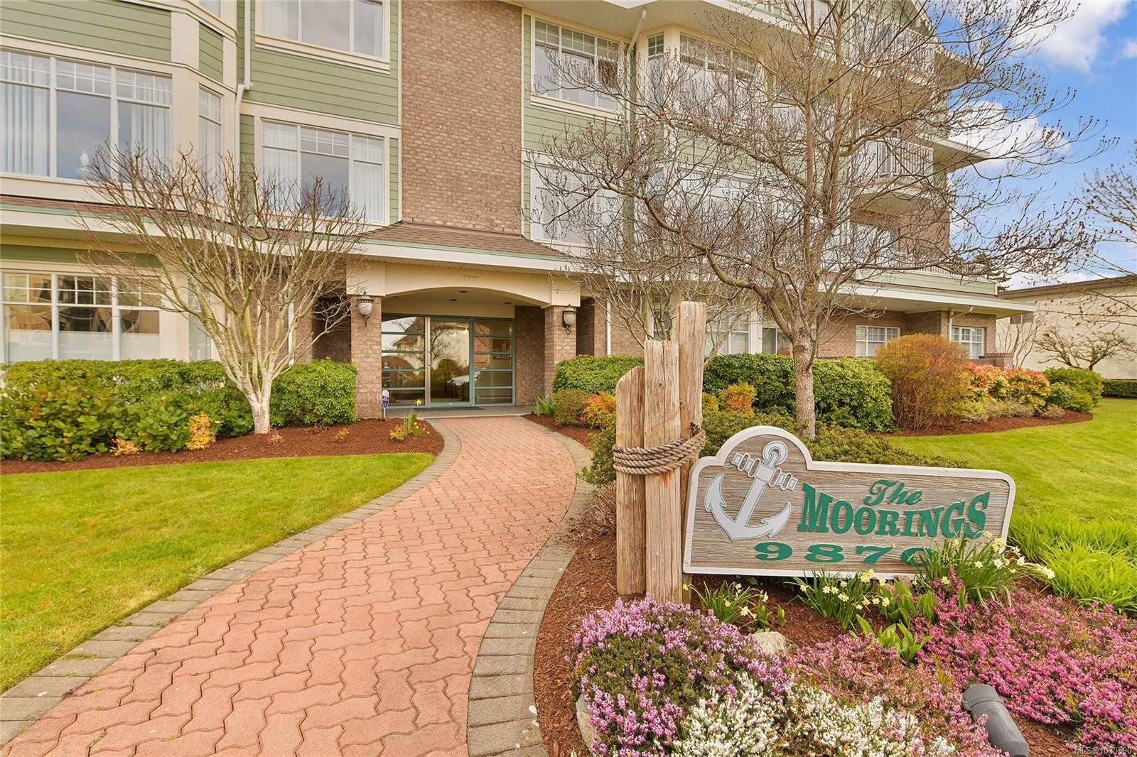 302-9870 Second St, Sidney, BC - Outdoor