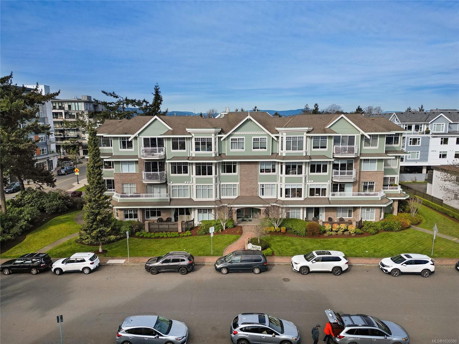 302-9870 Second St, Sidney, BC - Outdoor With Facade