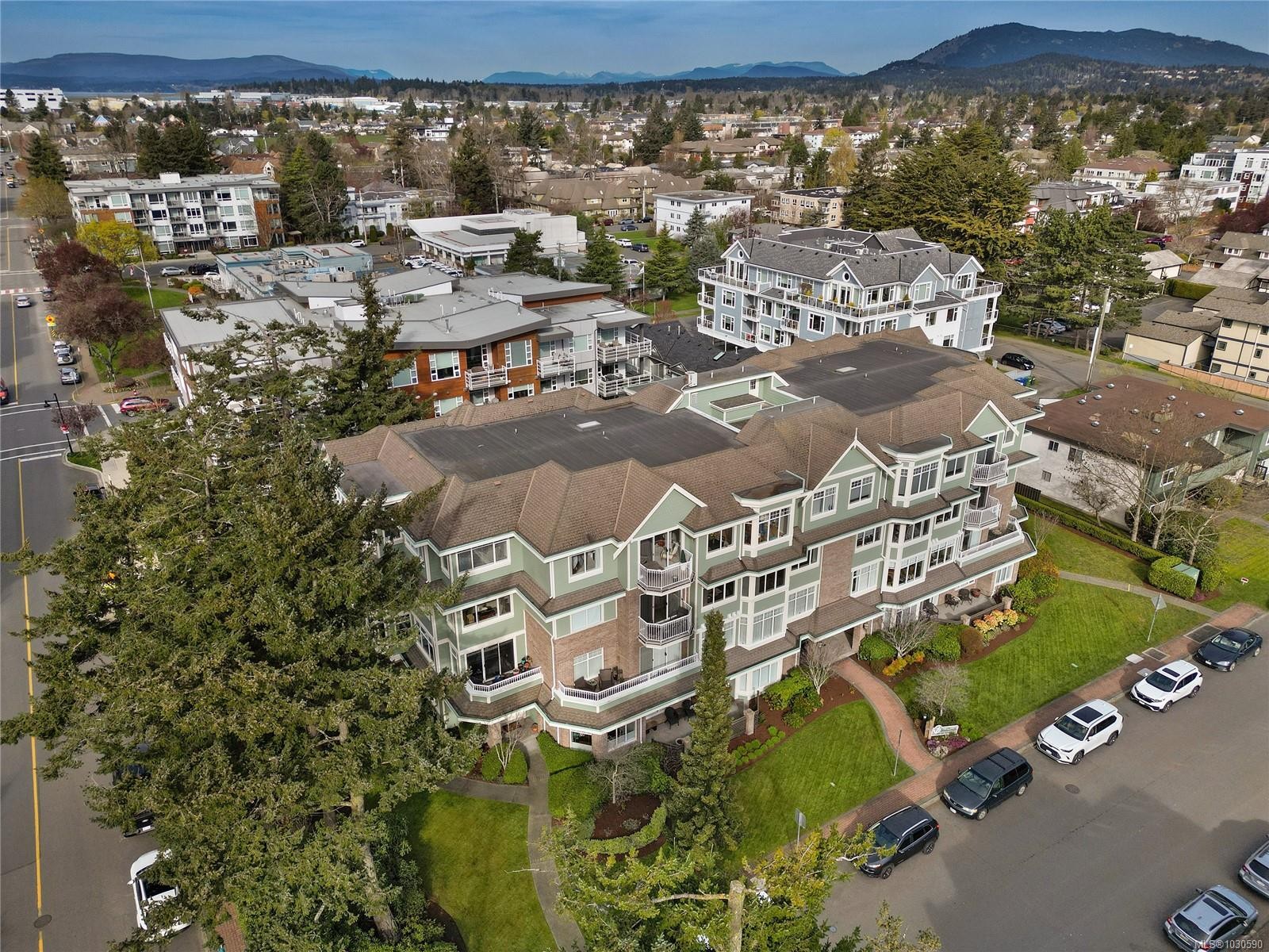 302-9870 Second St, Sidney, BC - Outdoor With View