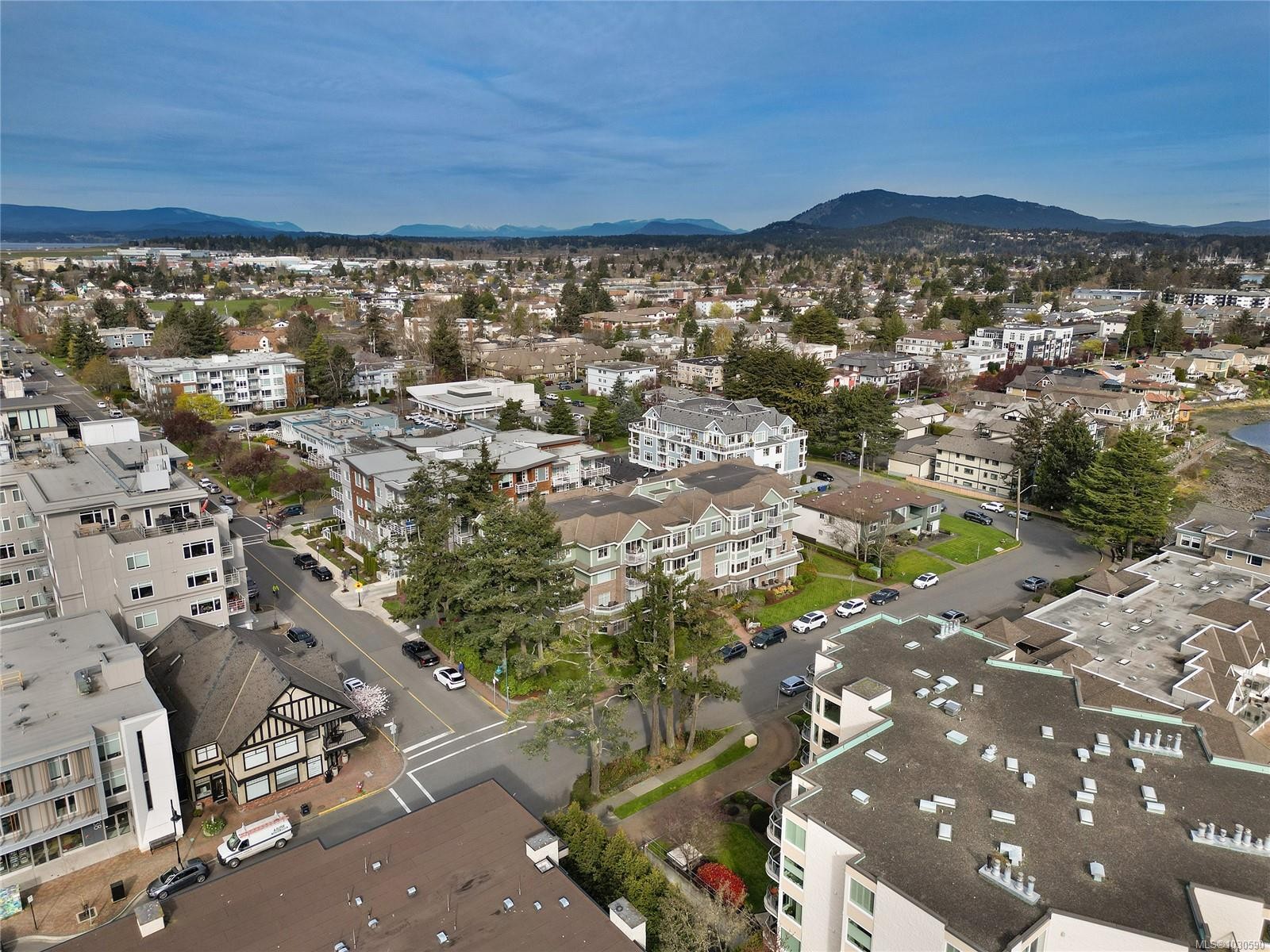 302-9870 Second St, Sidney, BC - Outdoor With View