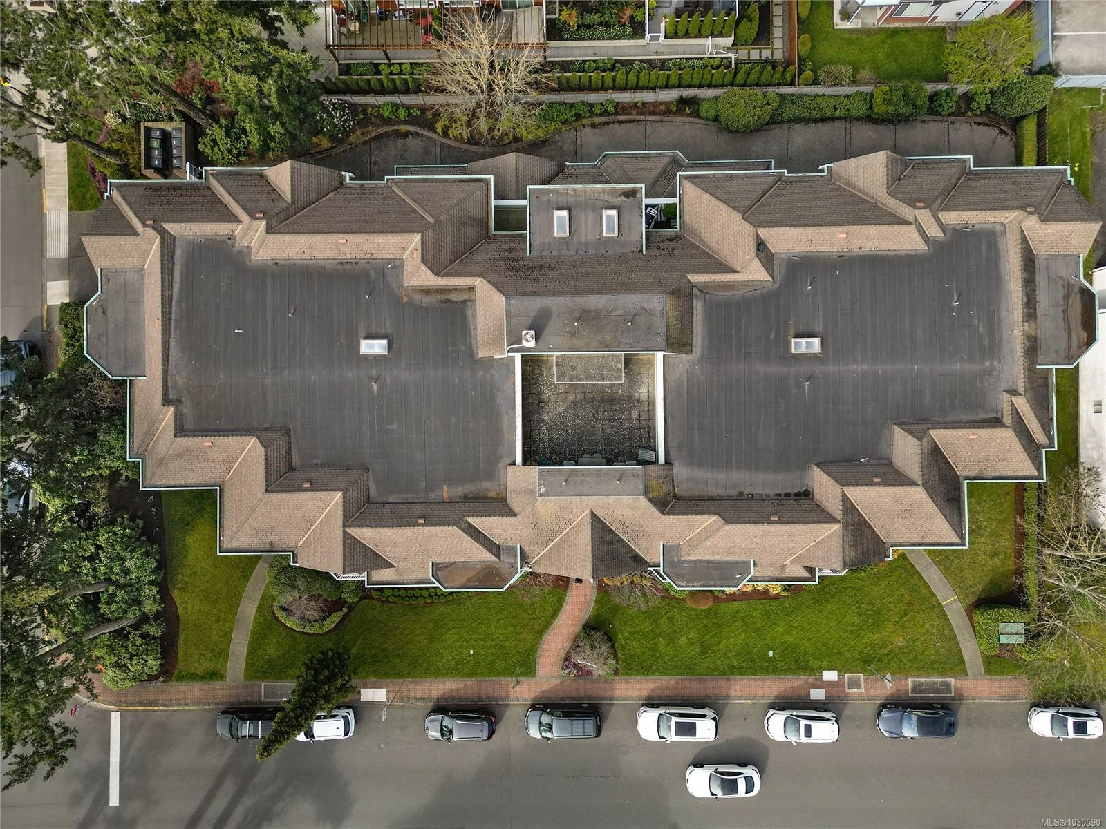 302-9870 Second St, Sidney, BC - Outdoor