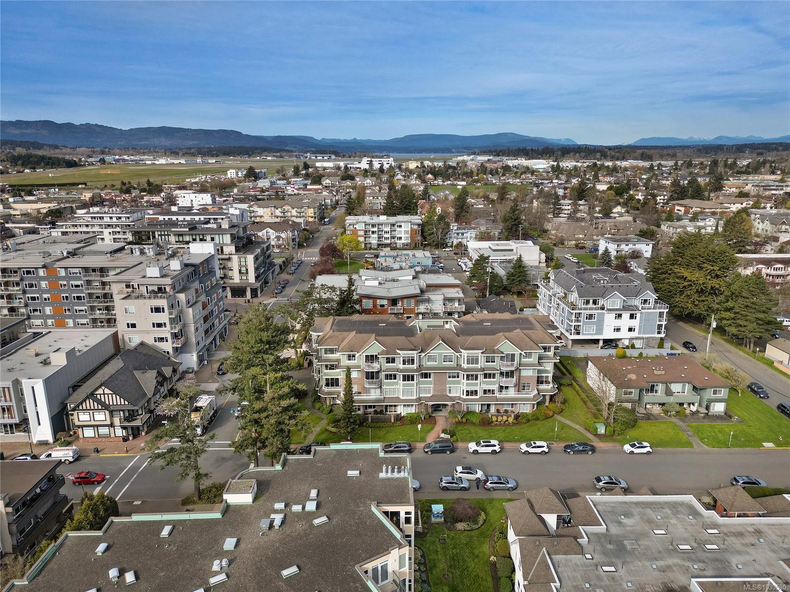 302-9870 Second St, Sidney, BC - Outdoor With View