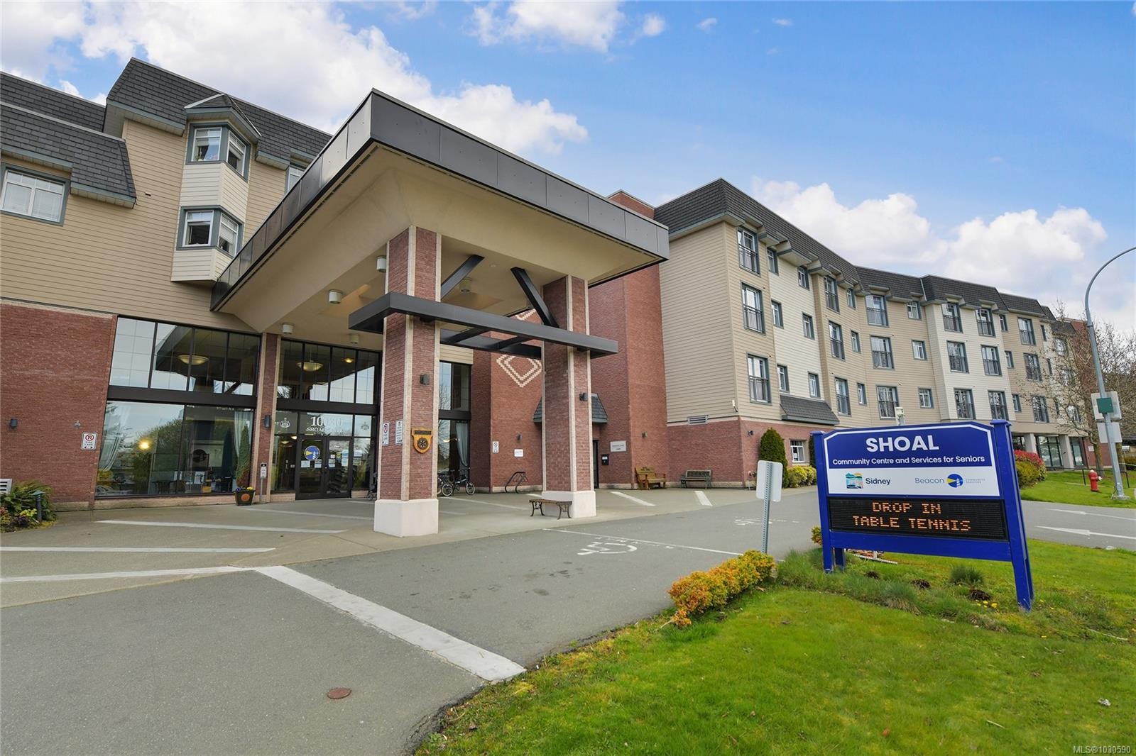 302-9870 Second St, Sidney, BC - Outdoor