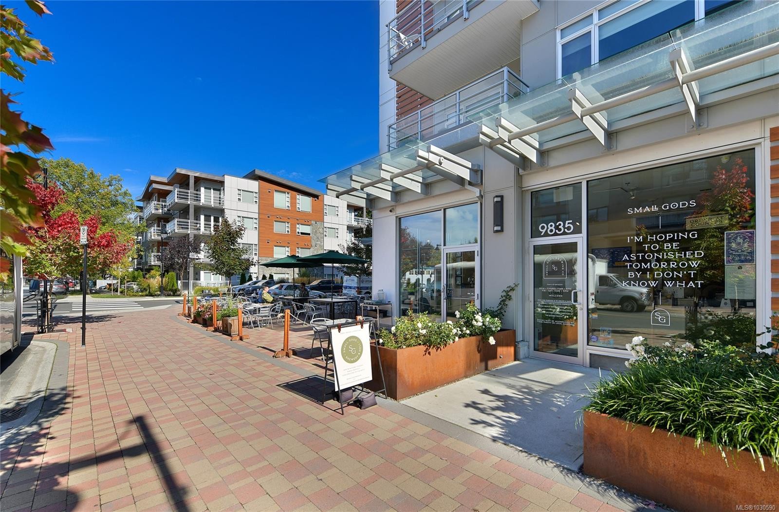 302-9870 Second St, Sidney, BC - Outdoor