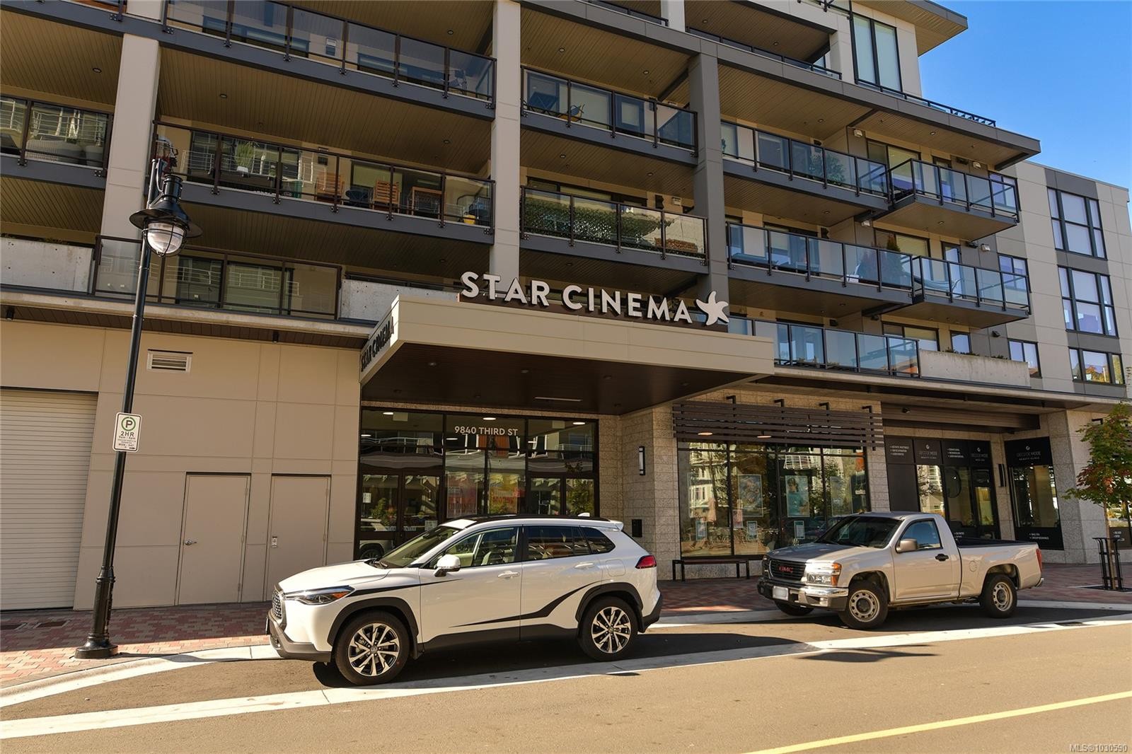 302-9870 Second St, Sidney, BC - Outdoor