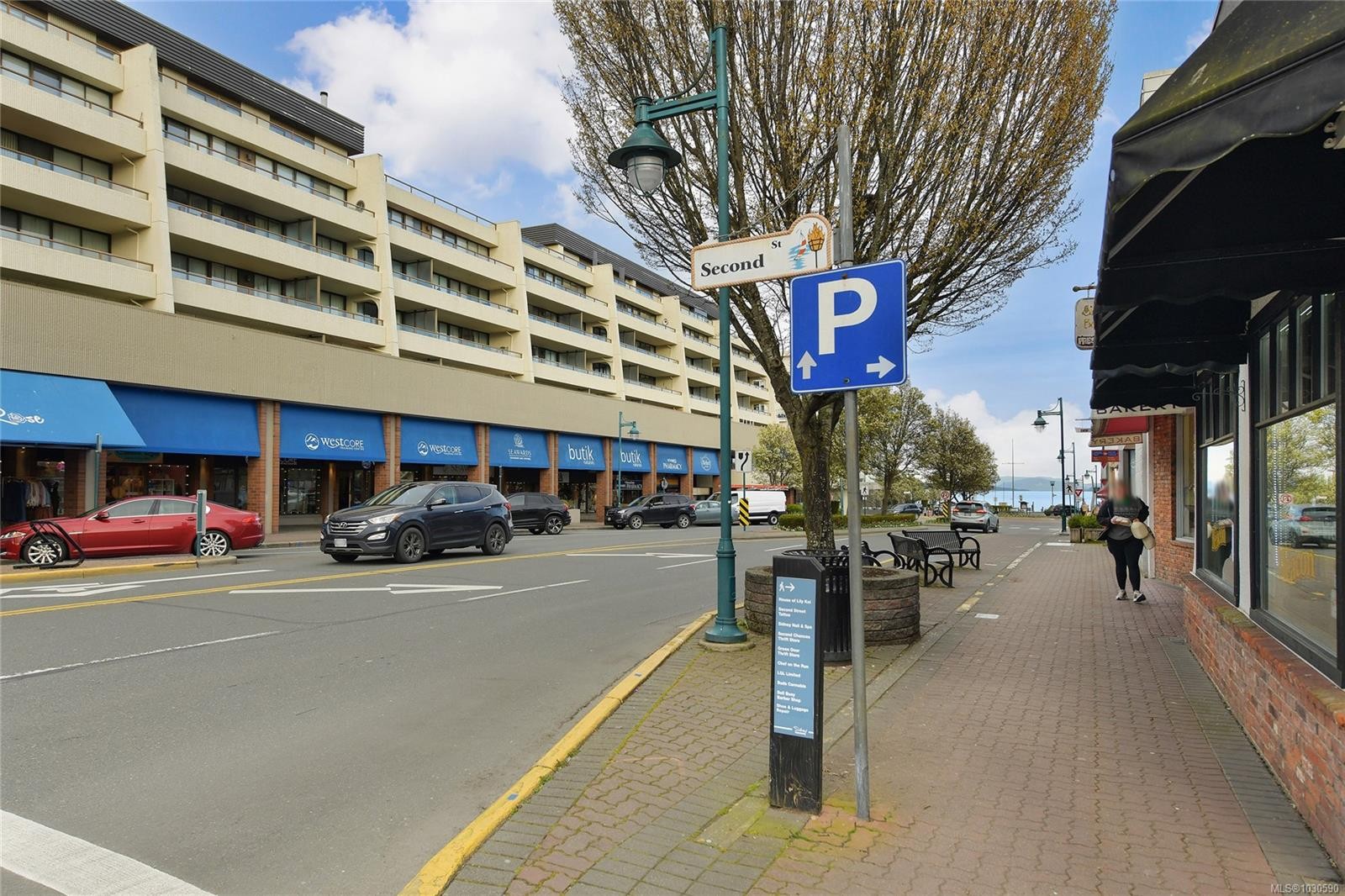 302-9870 Second St, Sidney, BC - Outdoor