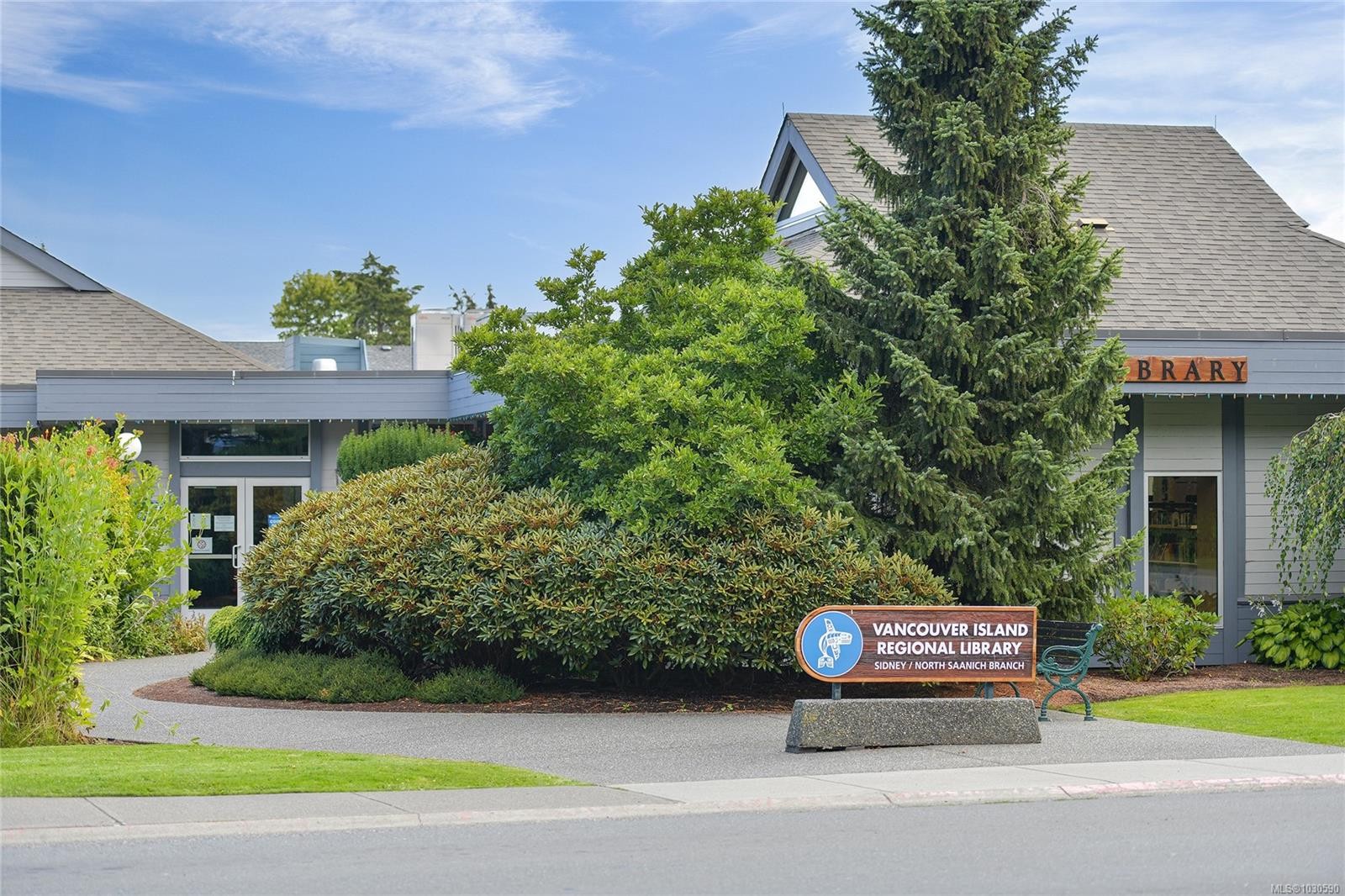 302-9870 Second St, Sidney, BC - Outdoor