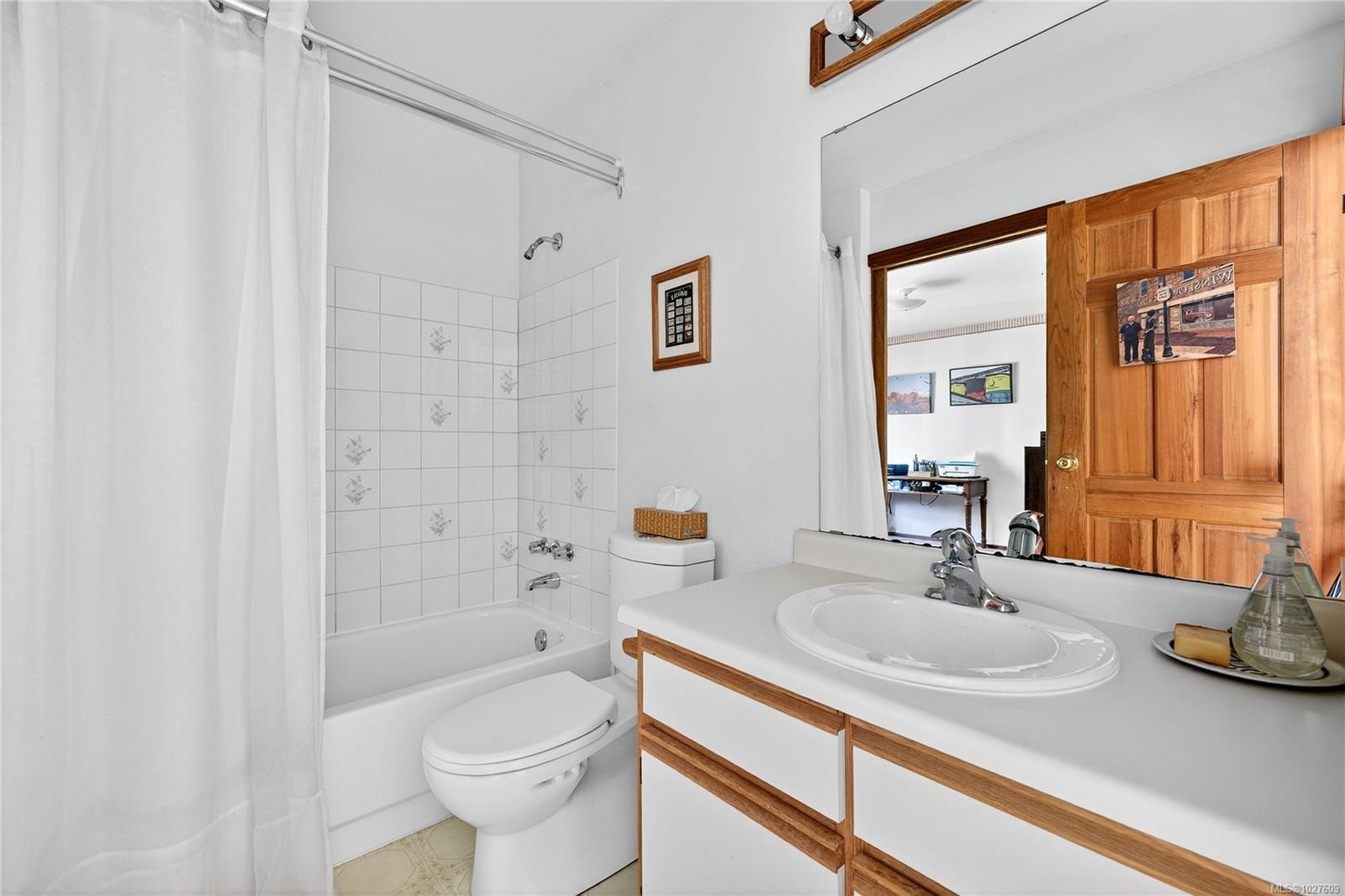 111 Baker Rd, Salt Spring, BC