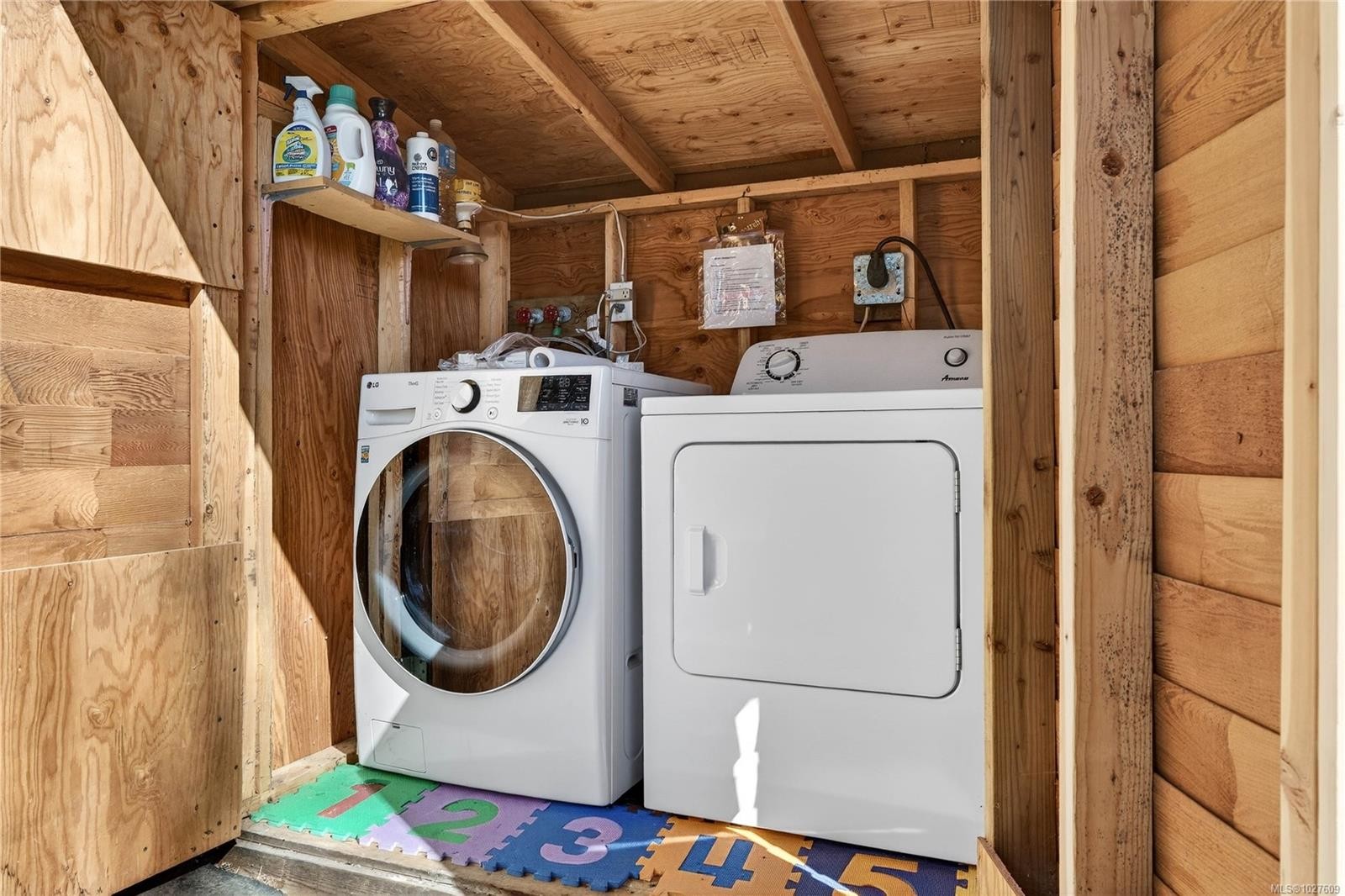 111 Baker Rd, Salt Spring, BC