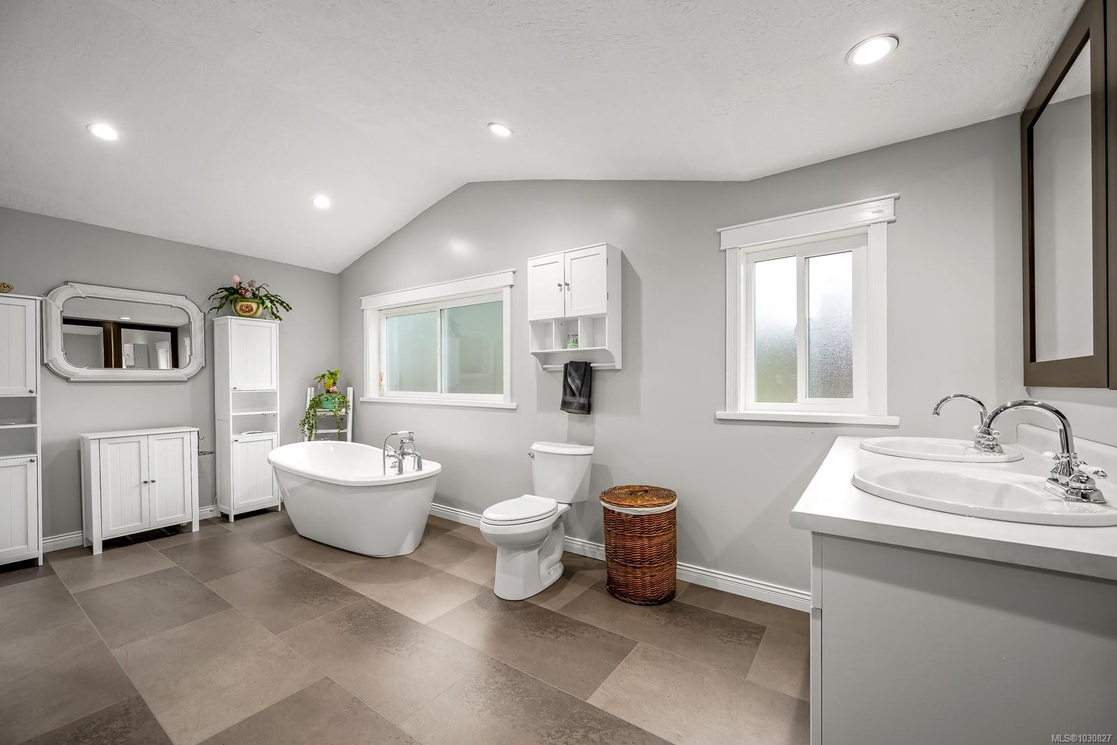 1941 Burdyny Rd, Comox, BC