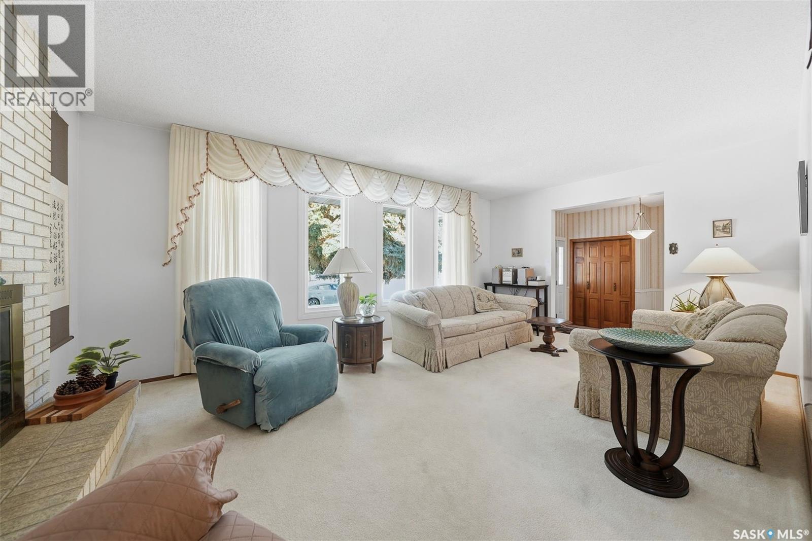 431 Sylvian Crescent, Saskatoon, SK - Indoor Photo Showing Living Room With Fireplace