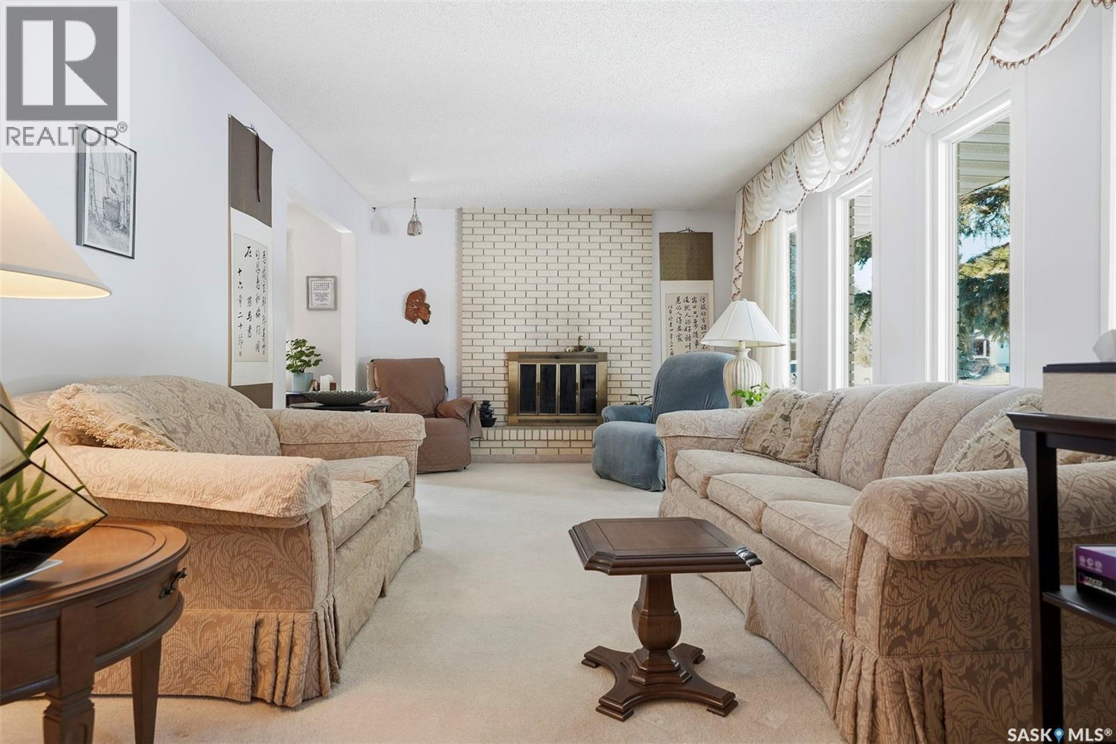 431 Sylvian Crescent, Saskatoon, SK - Indoor Photo Showing Living Room With Fireplace