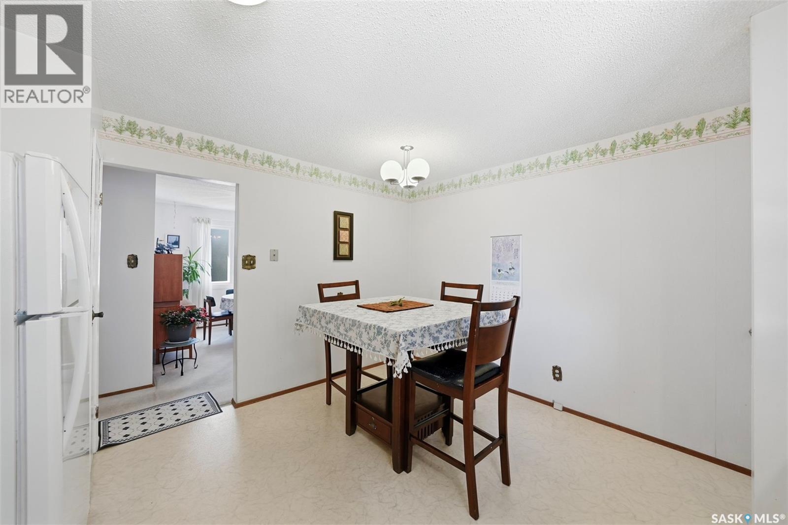 431 Sylvian Crescent, Saskatoon, SK - Indoor Photo Showing Dining Room