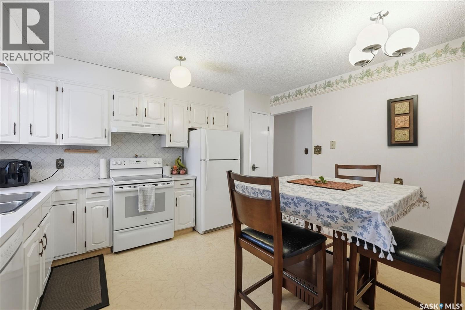 431 Sylvian Crescent, Saskatoon, SK - Indoor Photo Showing Kitchen