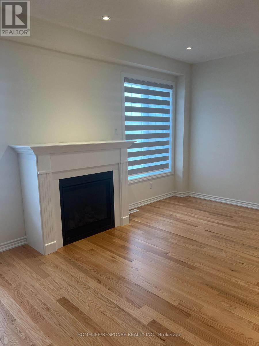 925 Rexton Drive, Oshawa, ON - Indoor Photo Showing Living Room With Fireplace