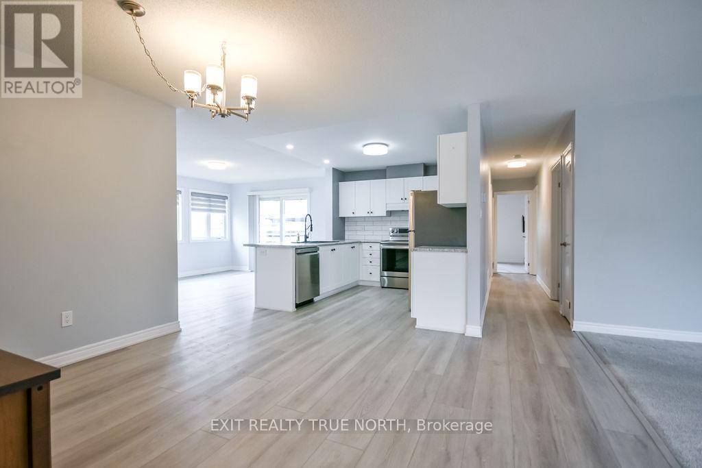 Bright open-concept layout - 8 Sinclair Crescent, Ramara, ON - Indoor Photo Showing Kitchen