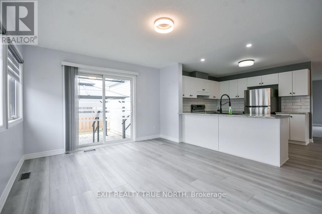 Sun-filled family room - 8 Sinclair Crescent, Ramara, ON - Indoor Photo Showing Kitchen