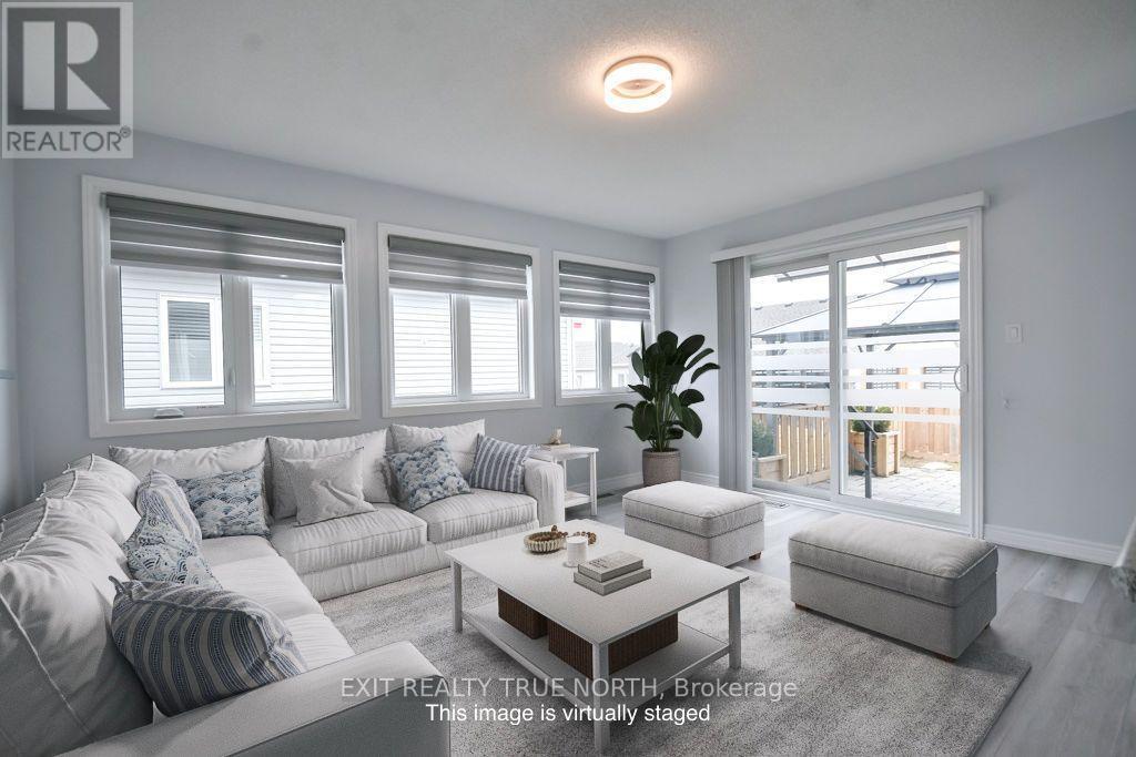8 Sinclair Crescent, Ramara, ON - Indoor Photo Showing Living Room