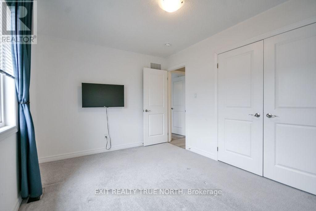 8 Sinclair Crescent, Ramara, ON - Indoor Photo Showing Other Room