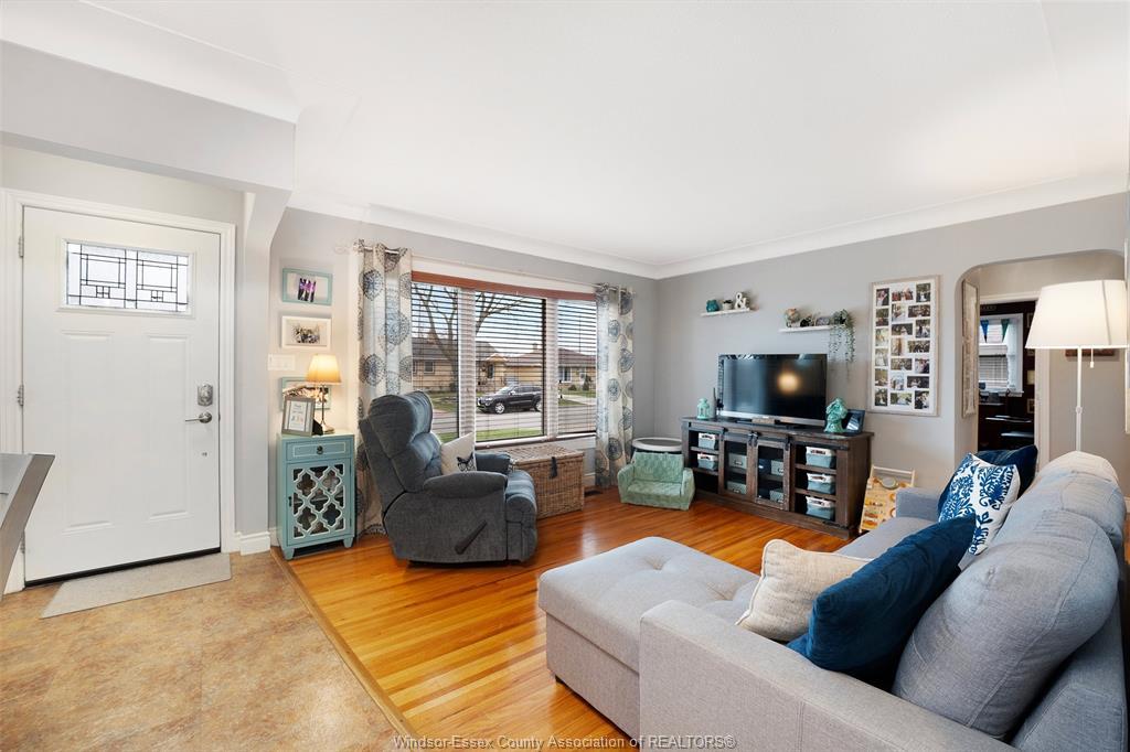 425 St. John, Windsor, ON