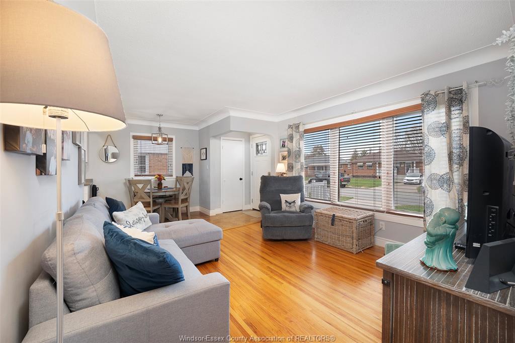 425 St. John, Windsor, ON