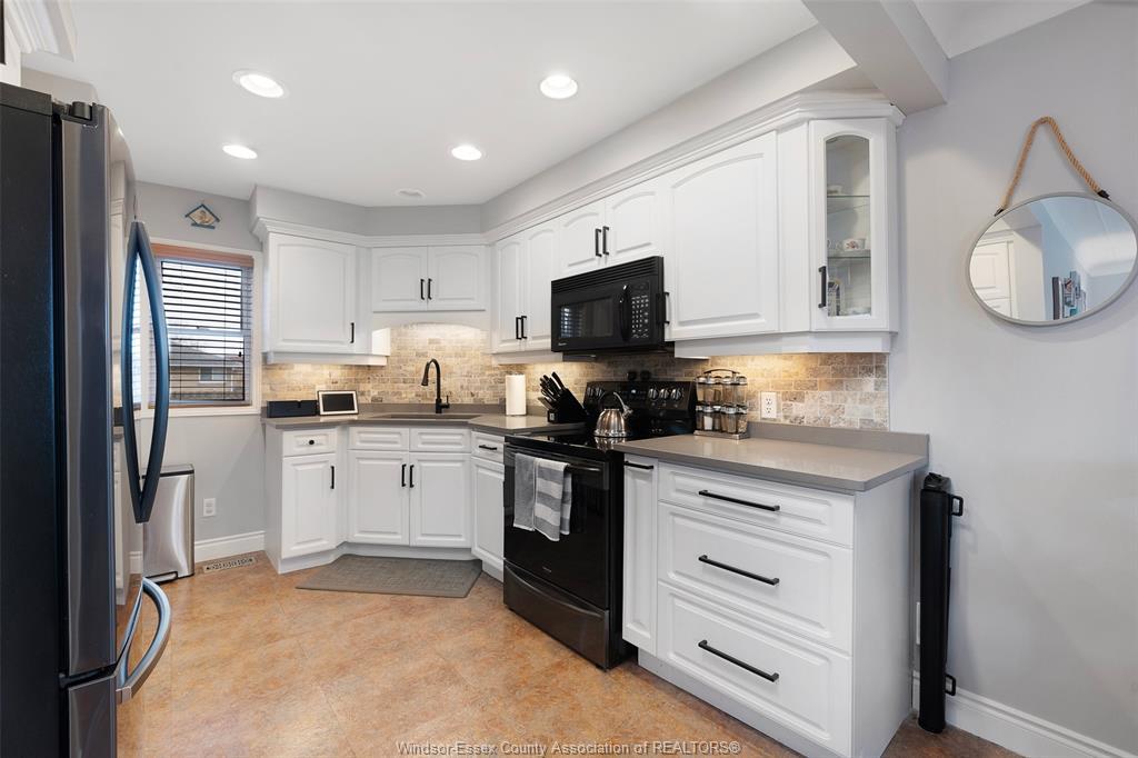 425 St. John, Windsor, ON