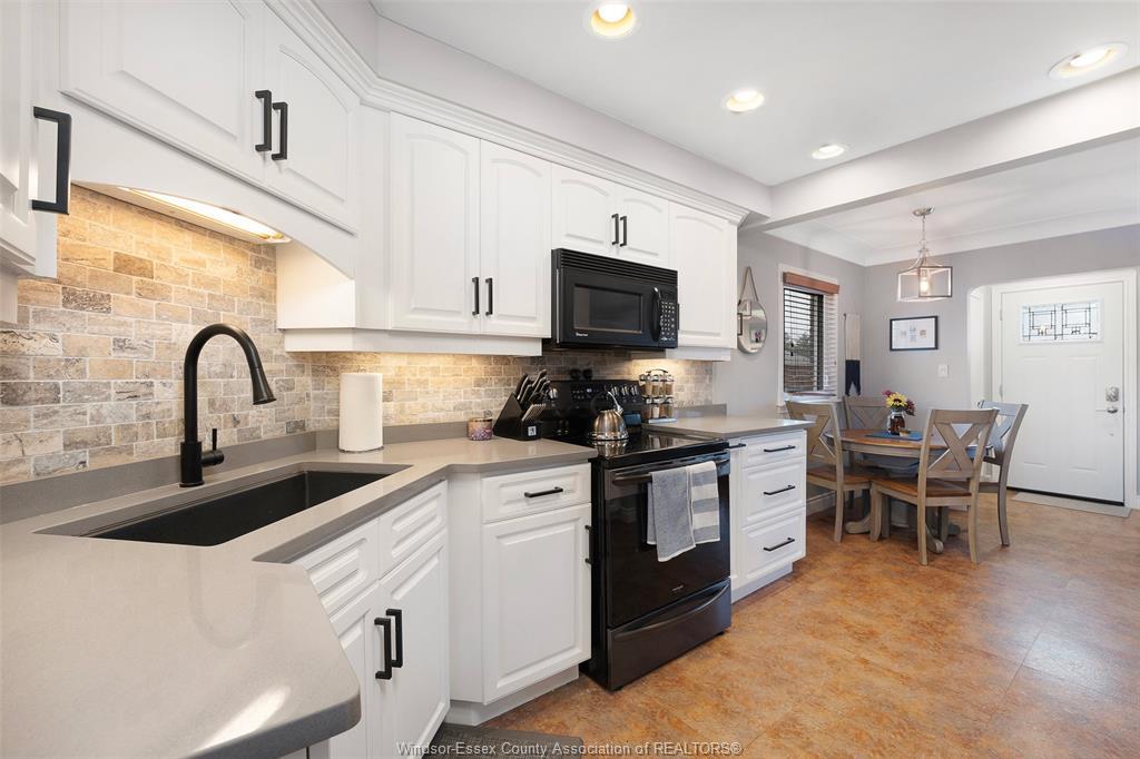 425 St. John, Windsor, ON