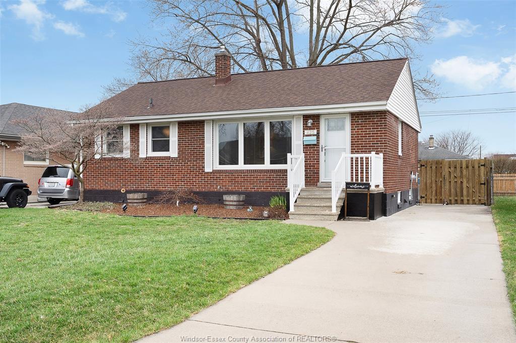 425 St. John, Windsor, ON
