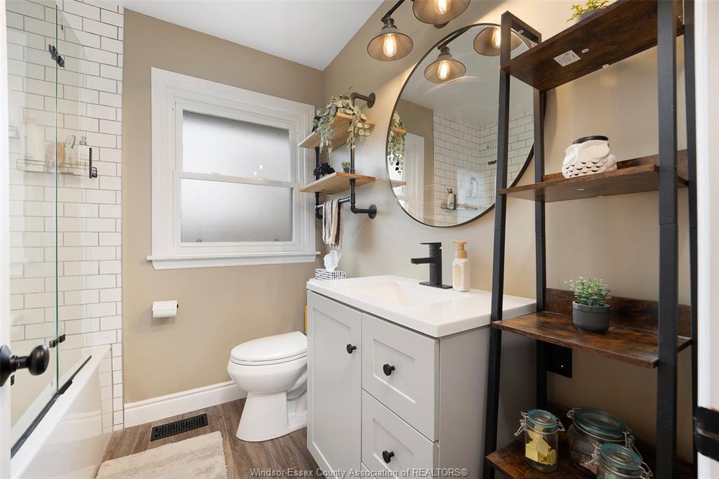 425 St. John, Windsor, ON