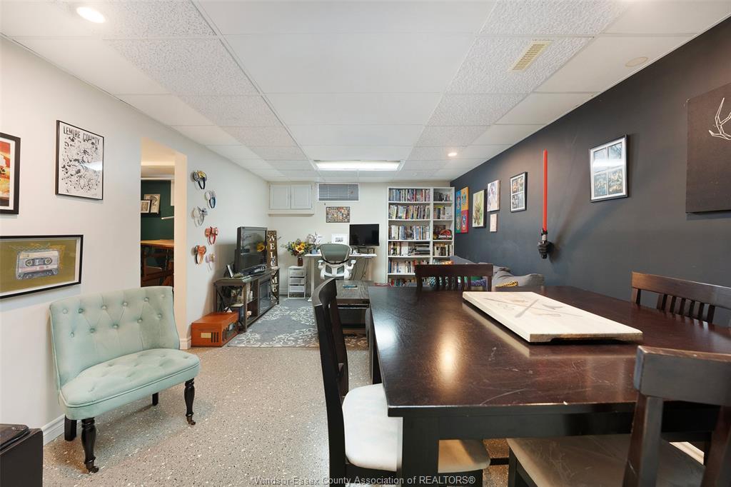 425 St. John, Windsor, ON