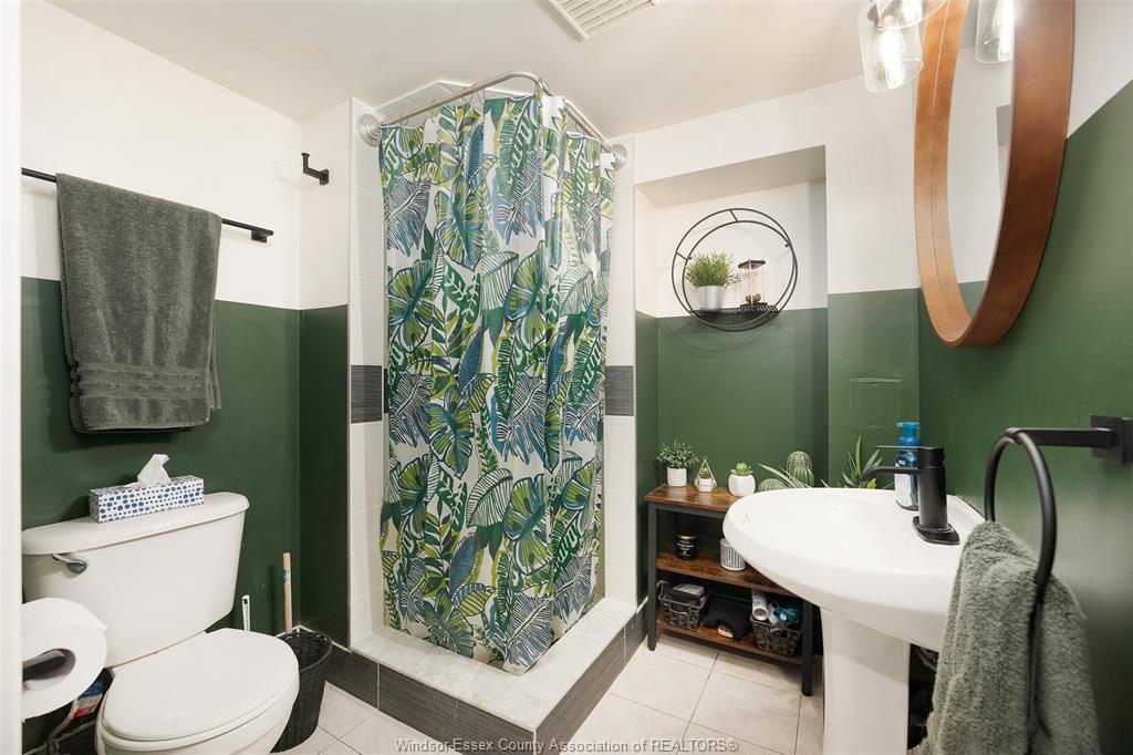 425 St. John, Windsor, ON