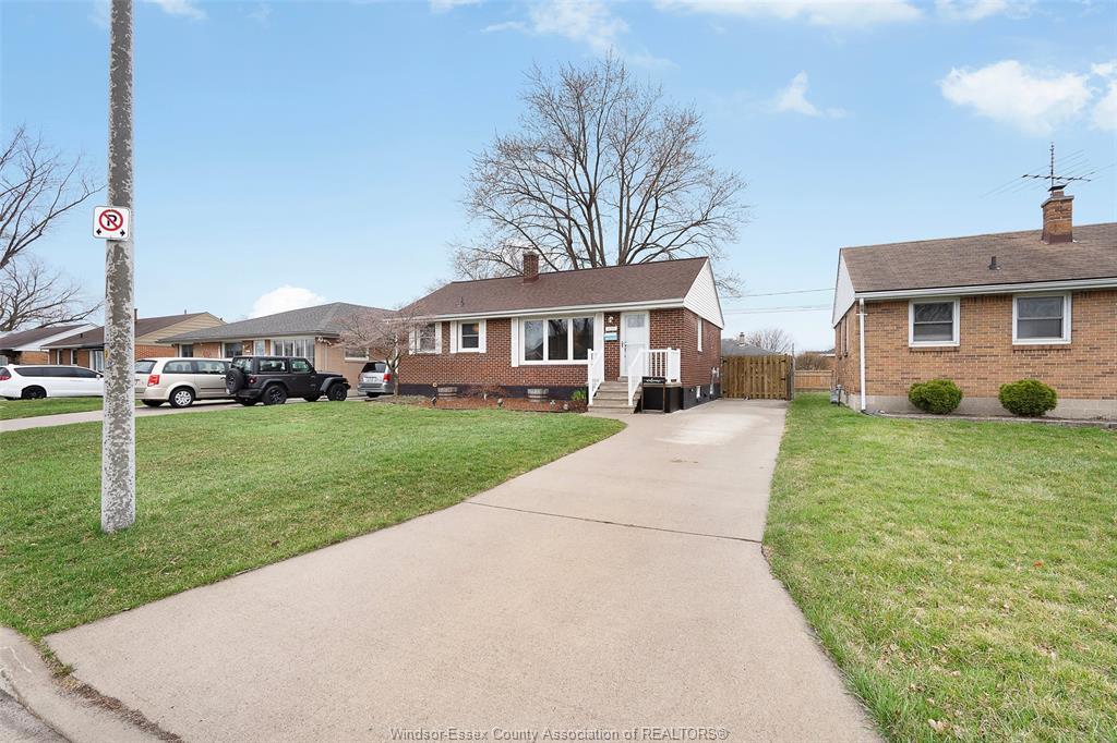 425 St. John, Windsor, ON