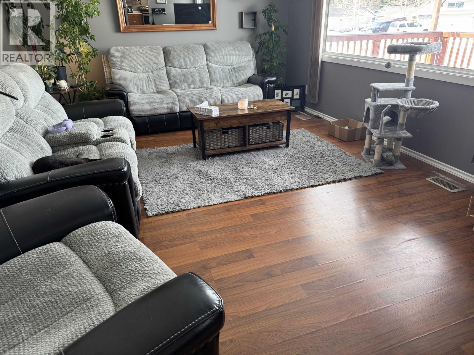 13 Manson Crescent, Mackenzie, BC - Indoor Photo Showing Living Room