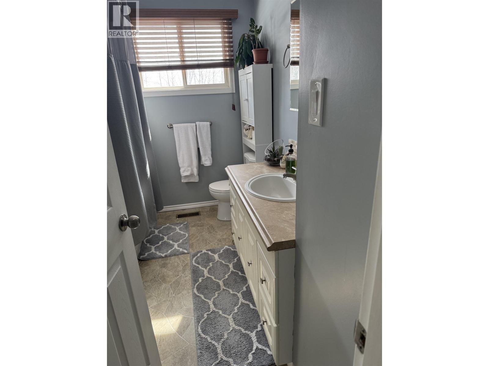 13 Manson Crescent, Mackenzie, BC - Indoor Photo Showing Bathroom