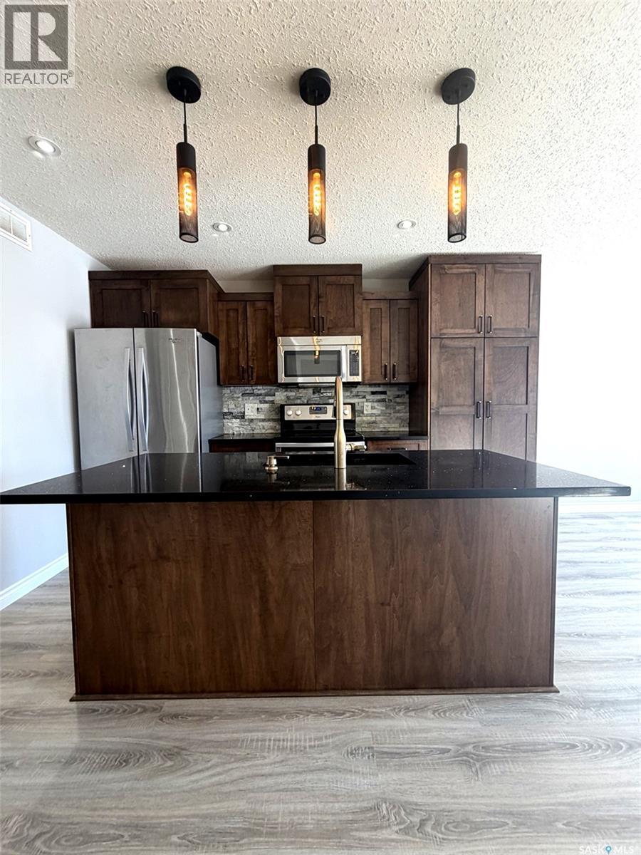 103 Plains Circle, Pilot Butte, SK - Indoor Photo Showing Kitchen