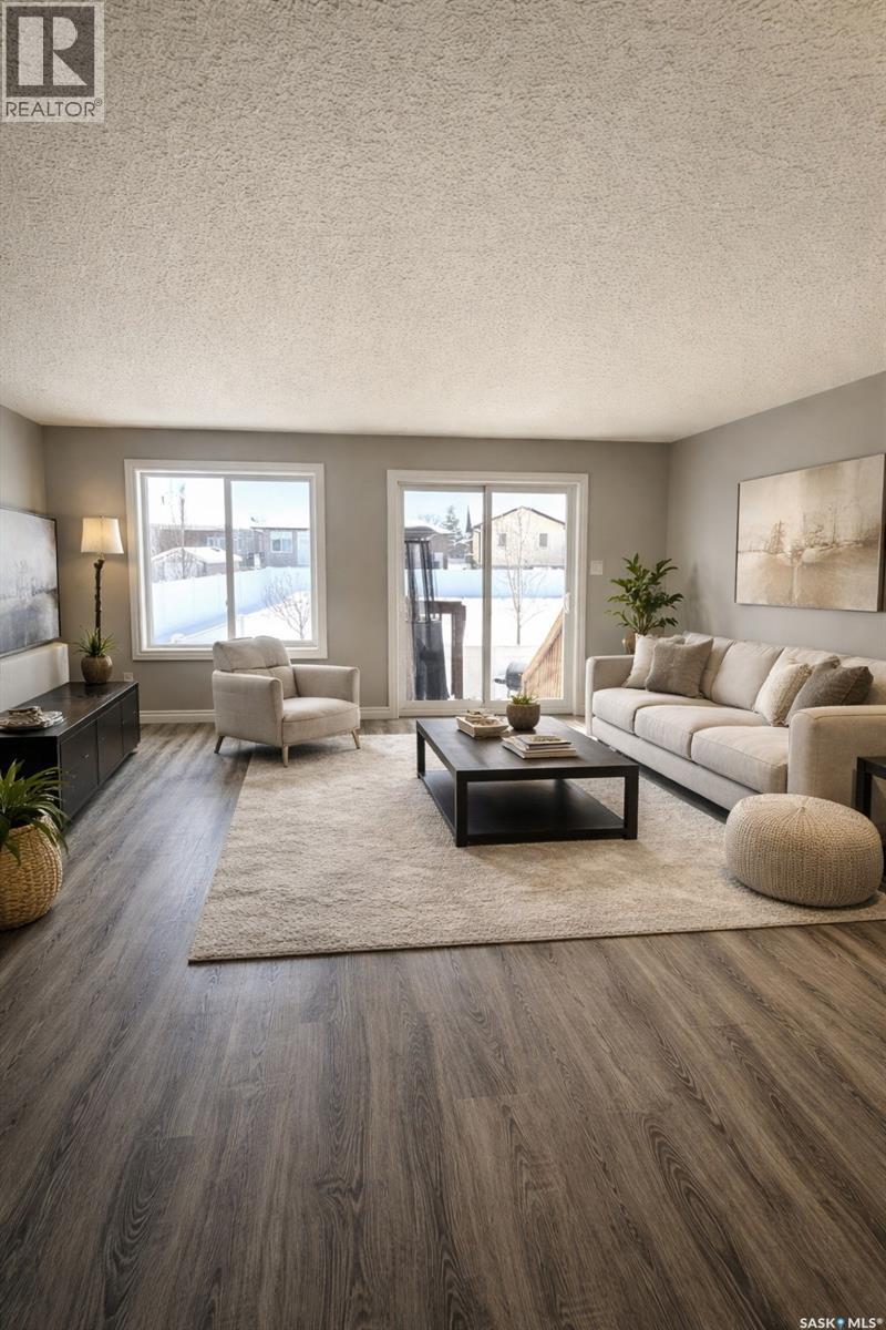 103 Plains Circle, Pilot Butte, SK - Indoor Photo Showing Living Room
