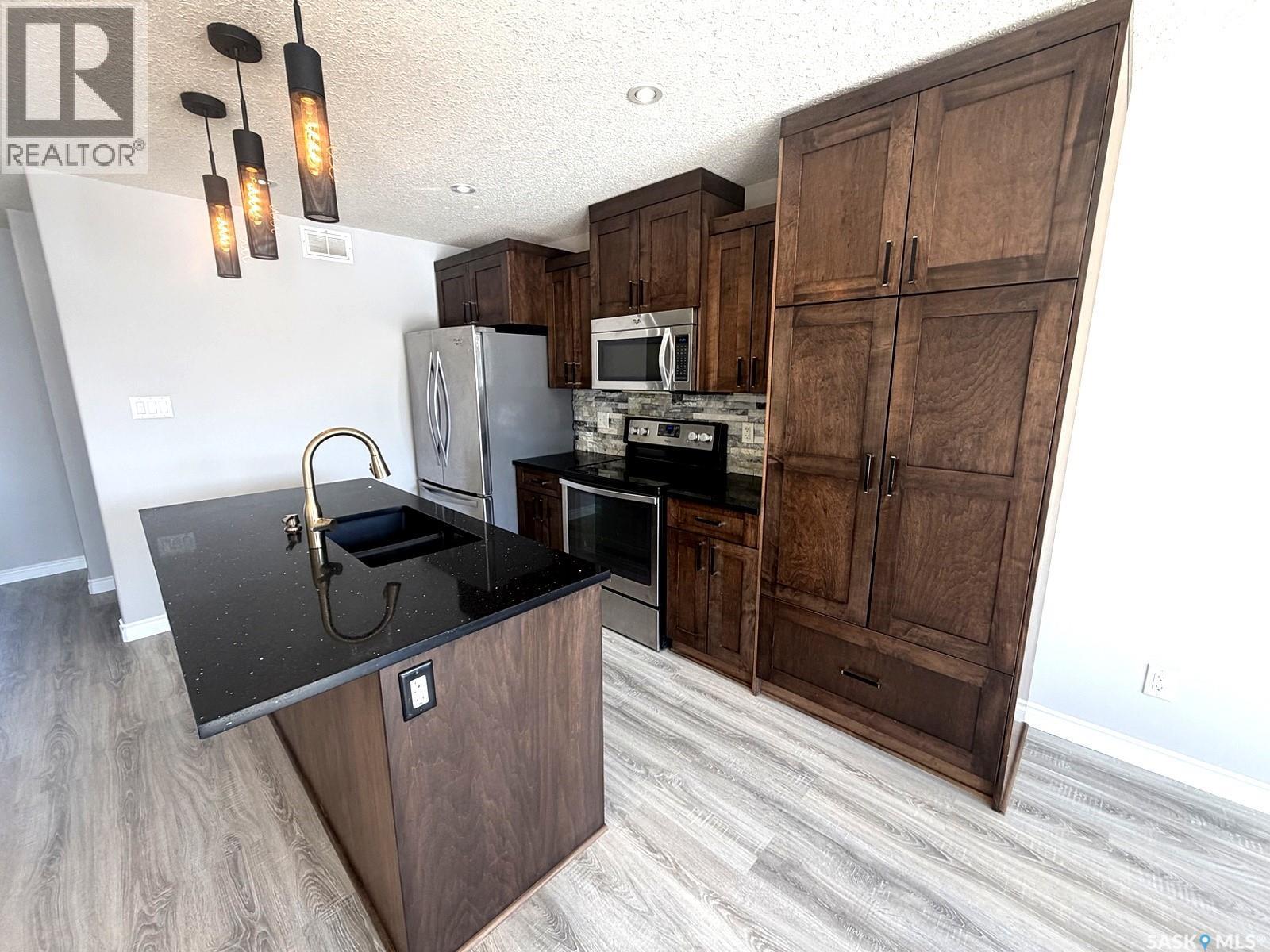 103 Plains Circle, Pilot Butte, SK - Indoor Photo Showing Kitchen With Upgraded Kitchen