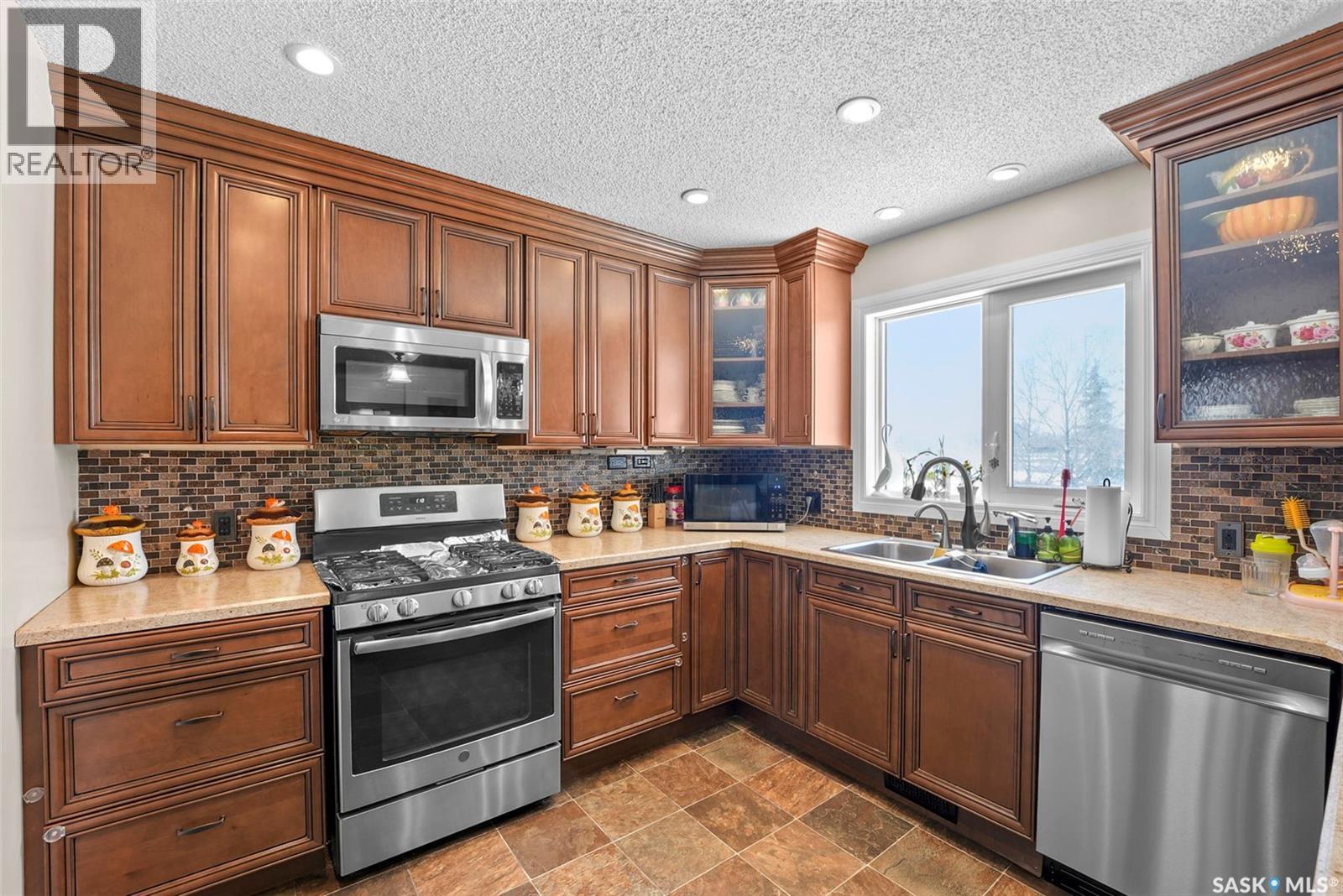 55 Noonan Road, Regina, SK - Indoor Photo Showing Kitchen With Double Sink