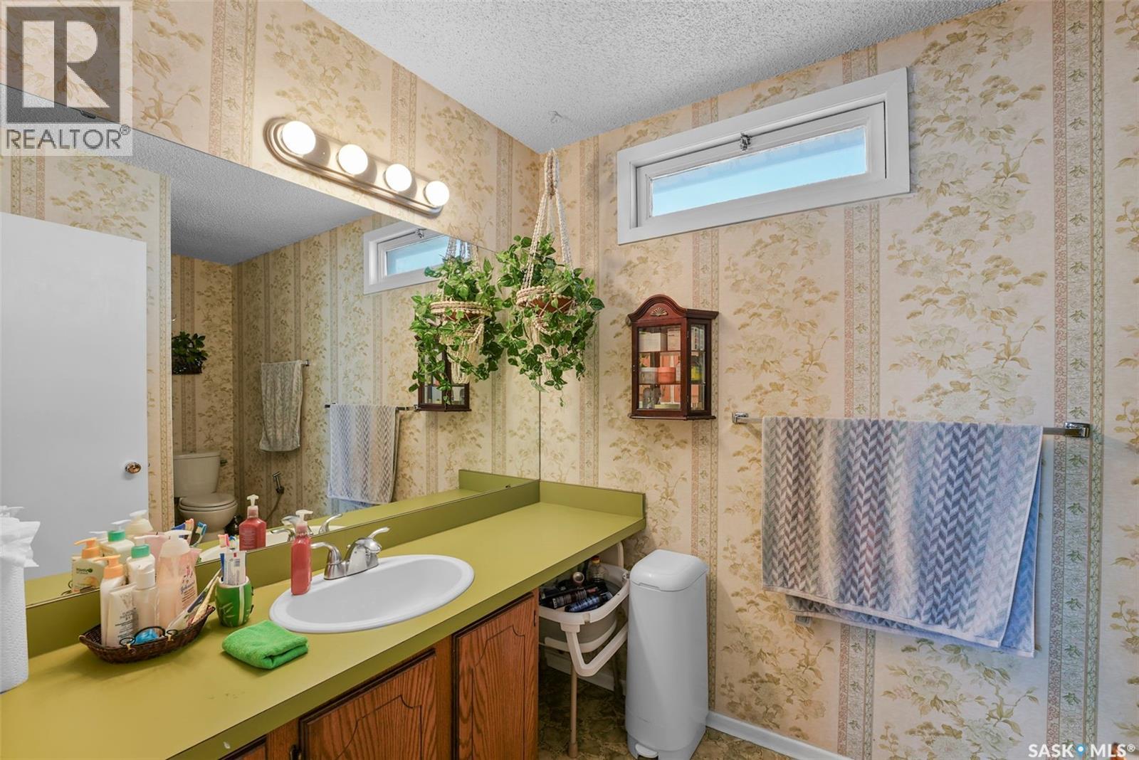 55 Noonan Road, Regina, SK - Indoor Photo Showing Bathroom