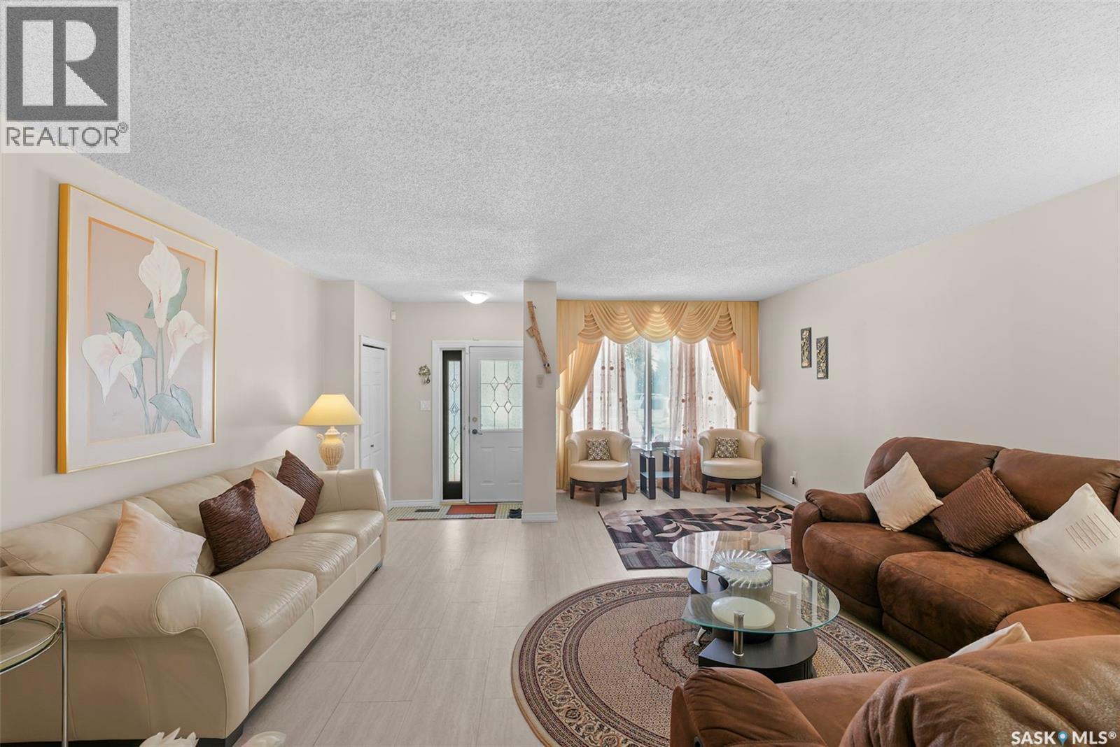 55 Noonan Road, Regina, SK - Indoor Photo Showing Living Room