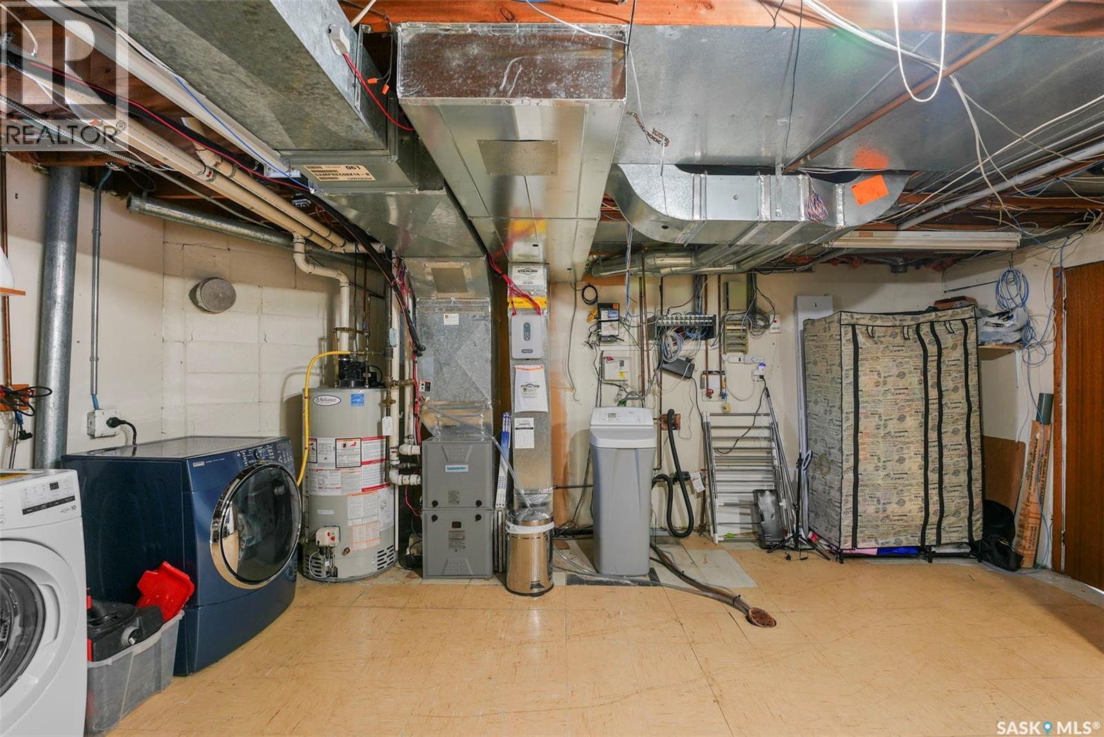 55 Noonan Road, Regina, SK - Indoor Photo Showing Laundry Room